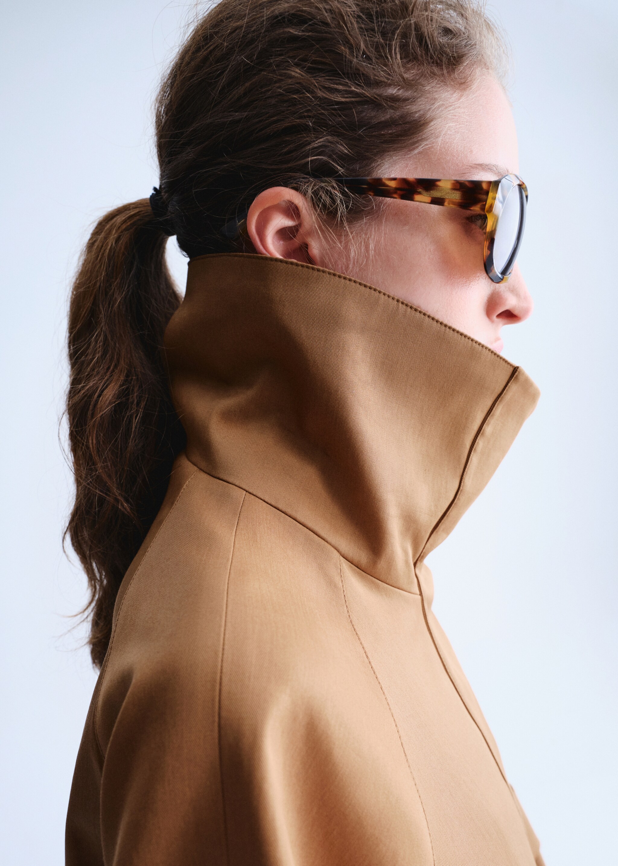 Oversized parka with funnel neck - Details of the article 2, Tobacco Brown. Ref: 27087799-00.