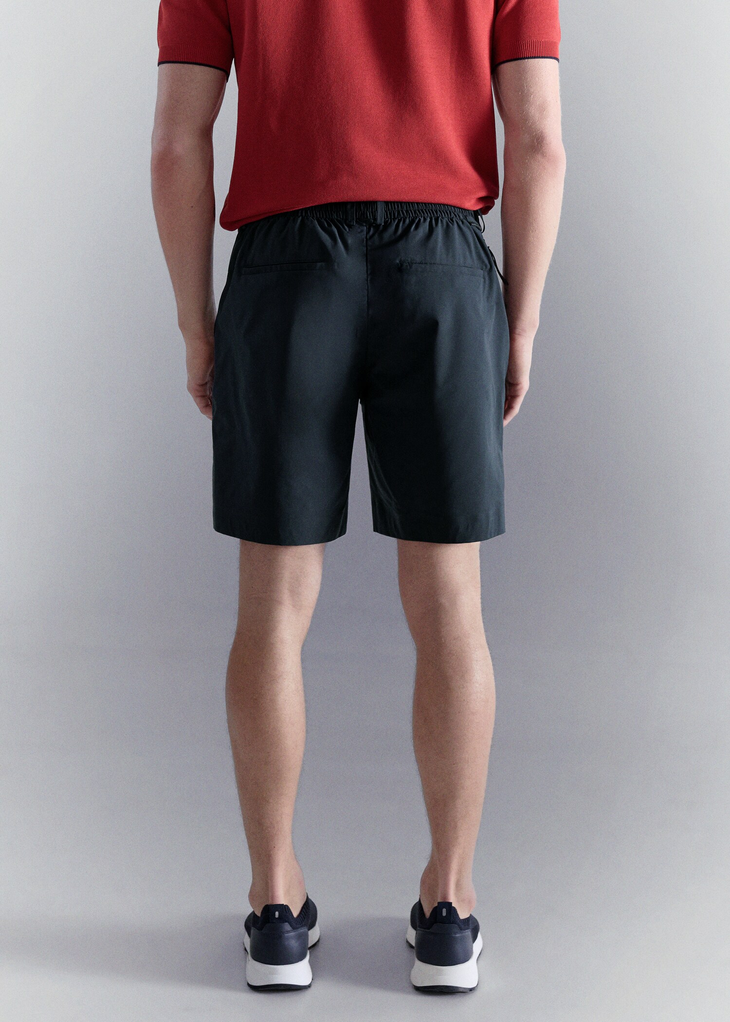 Comfort-stretch water-repellent Bermuda shorts - Reverse of the article