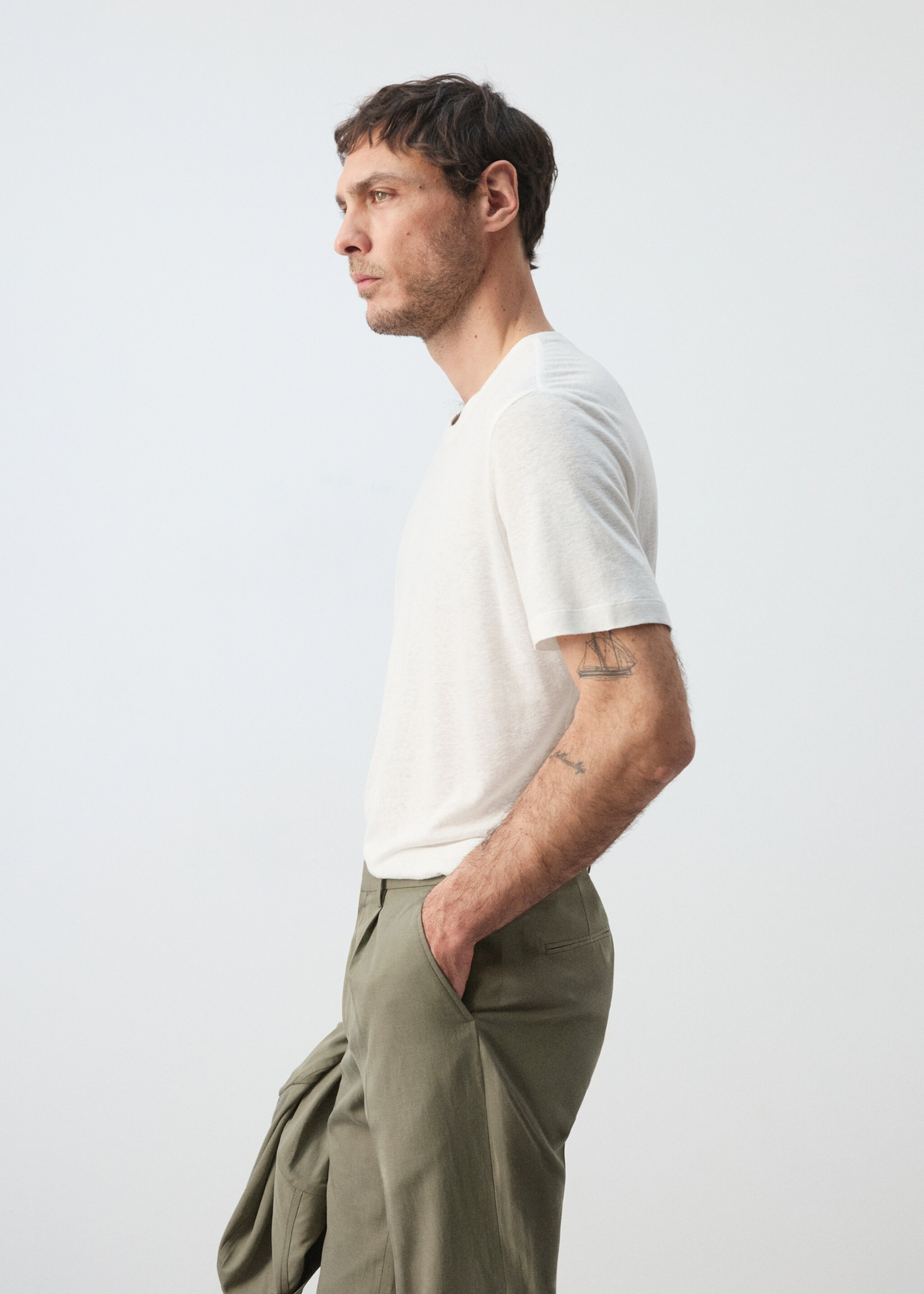 T-shirt lin slim-fit - Détail de l'article 6, Blanc. Ref: 27087895-00.