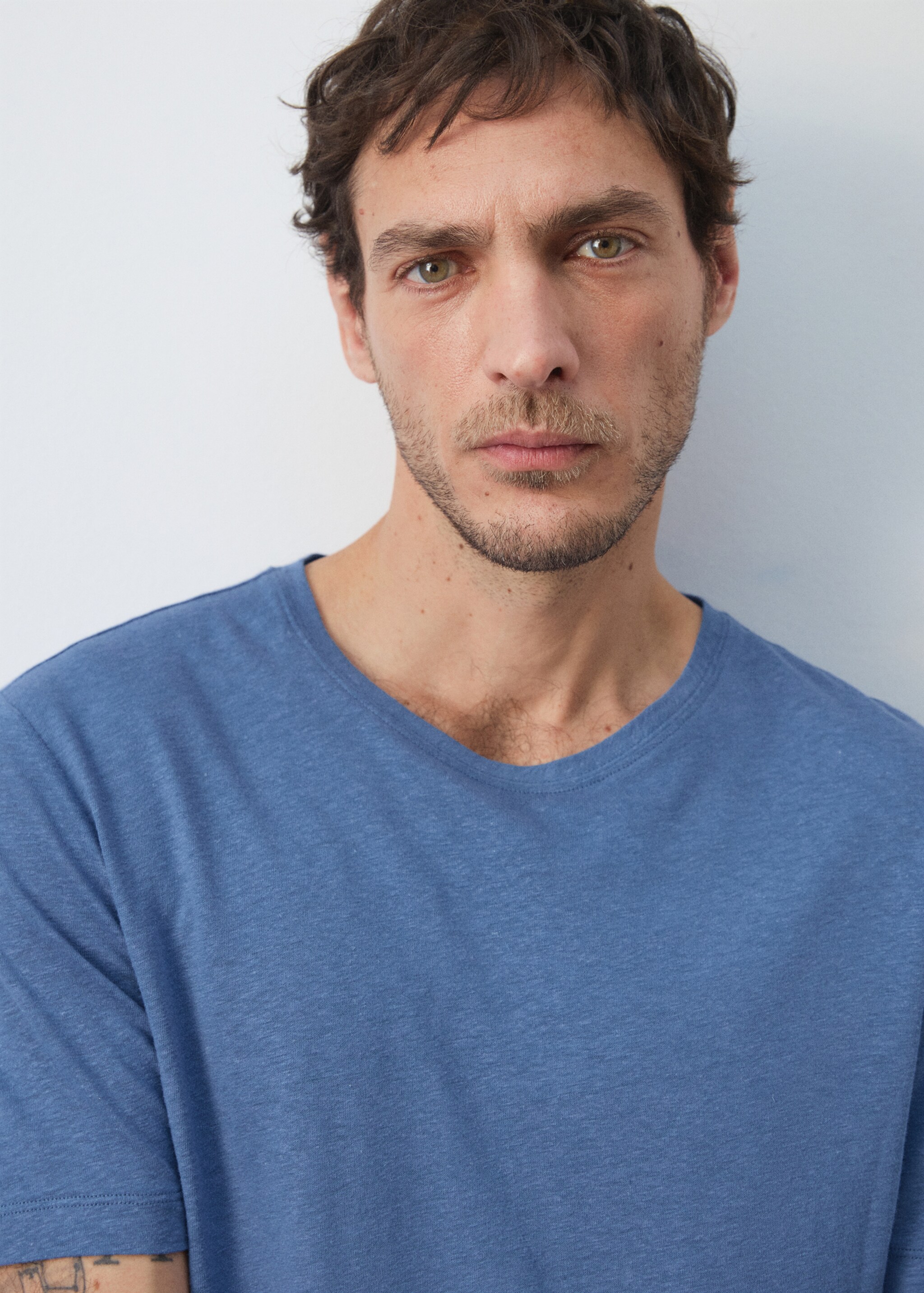 T-shirt lin slim-fit - Détail de l'article 1, Bleu porcelaine. Ref: 27087895-00.