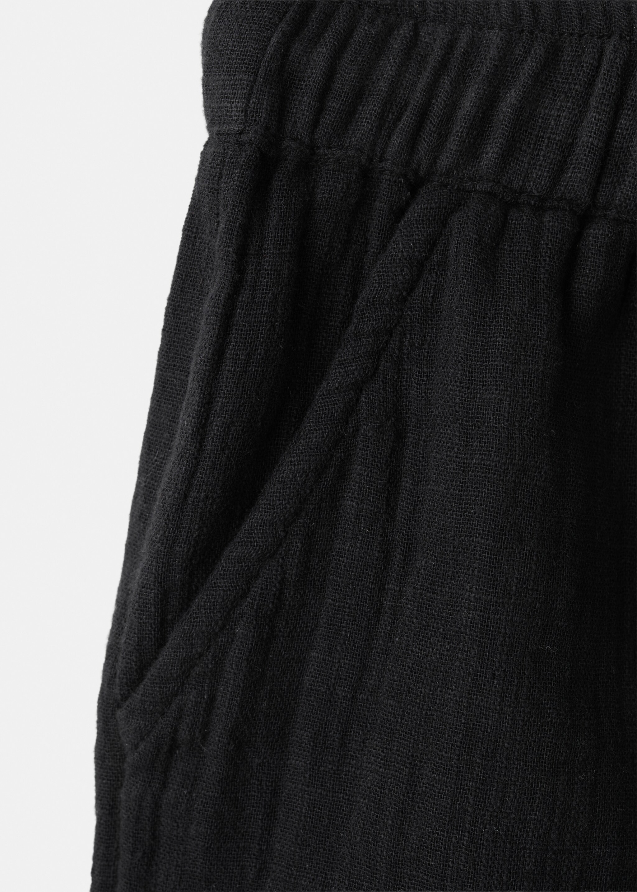 Frayed hem shorts - Details of the article 8, Black. Ref: 27087900-00.