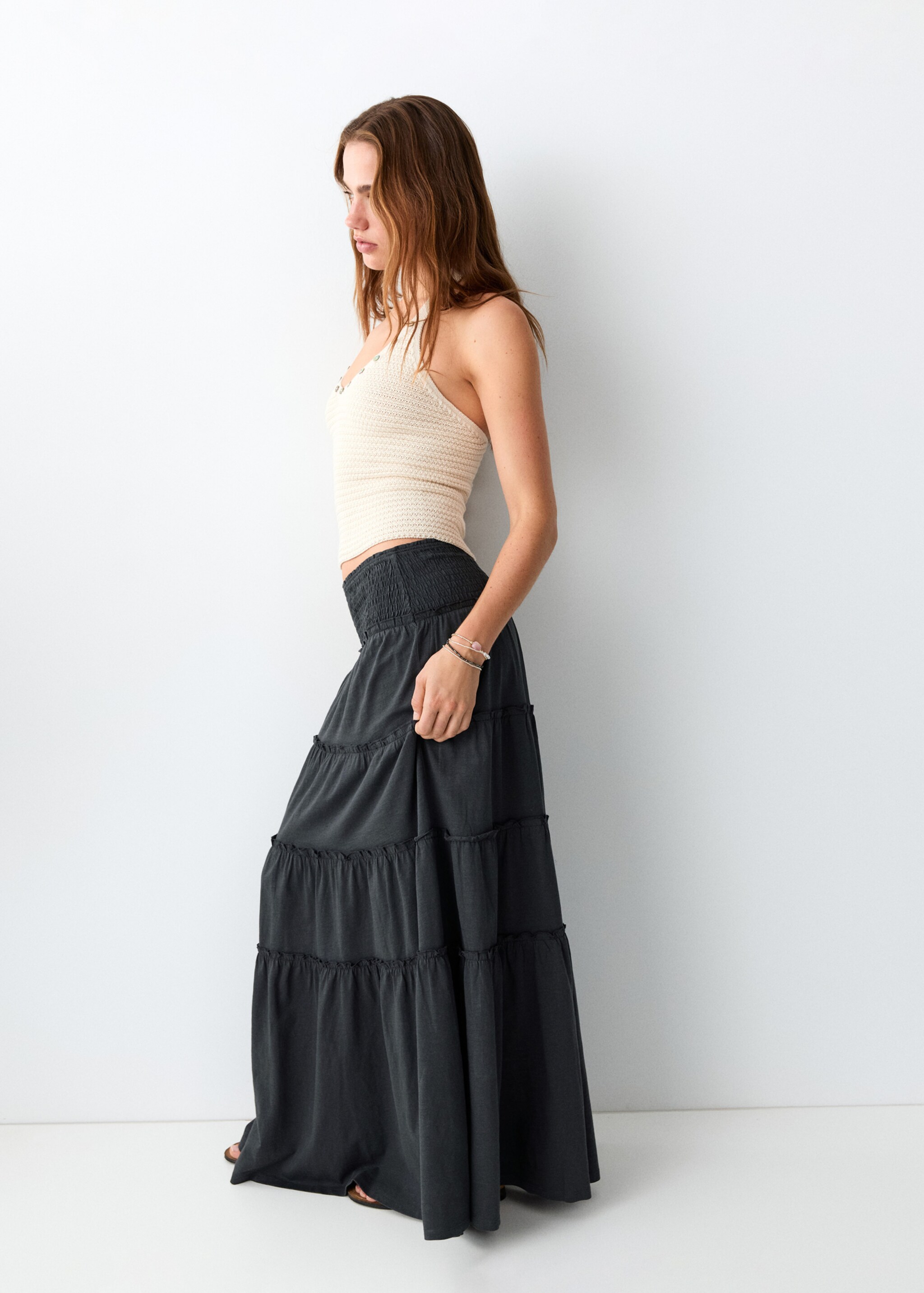 Ruffled flowed skirt - Medium plane, Charcoal. Ref: 27087905-00.