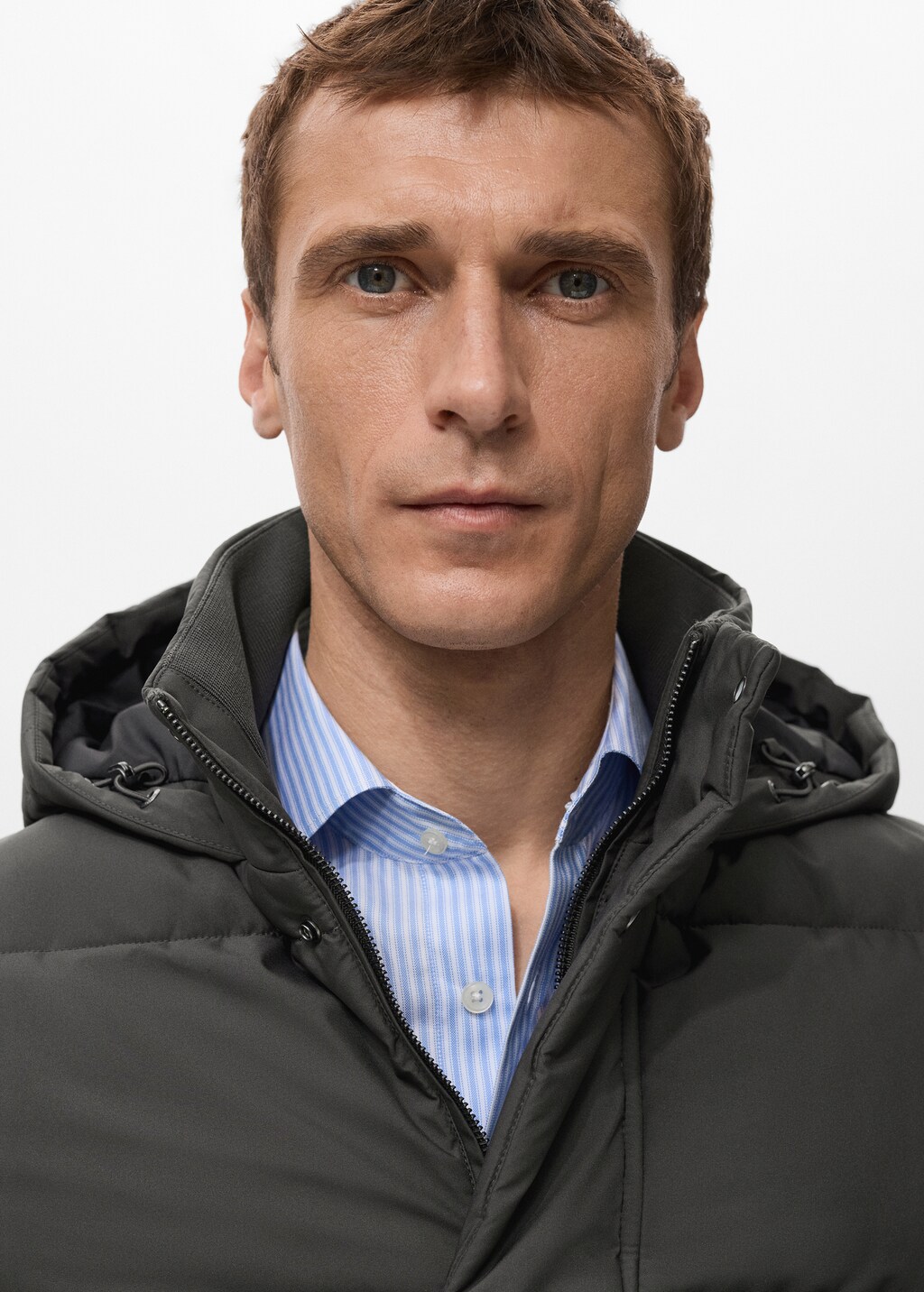 Short water-repellent puffer jacket