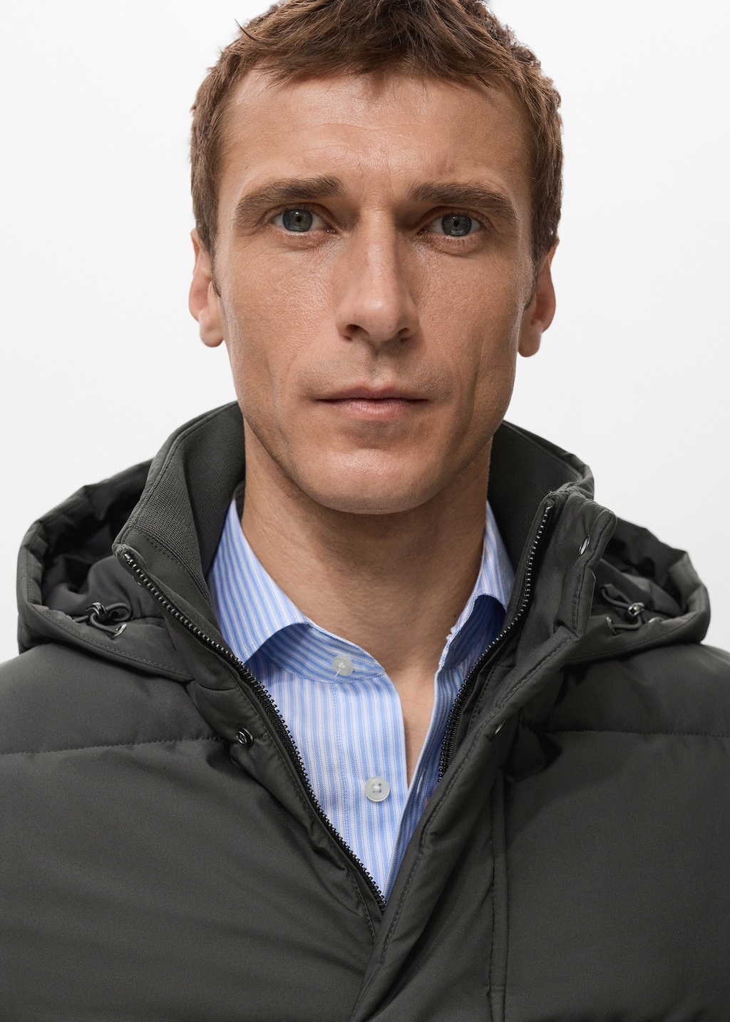 Short water-repellent puffer jacket