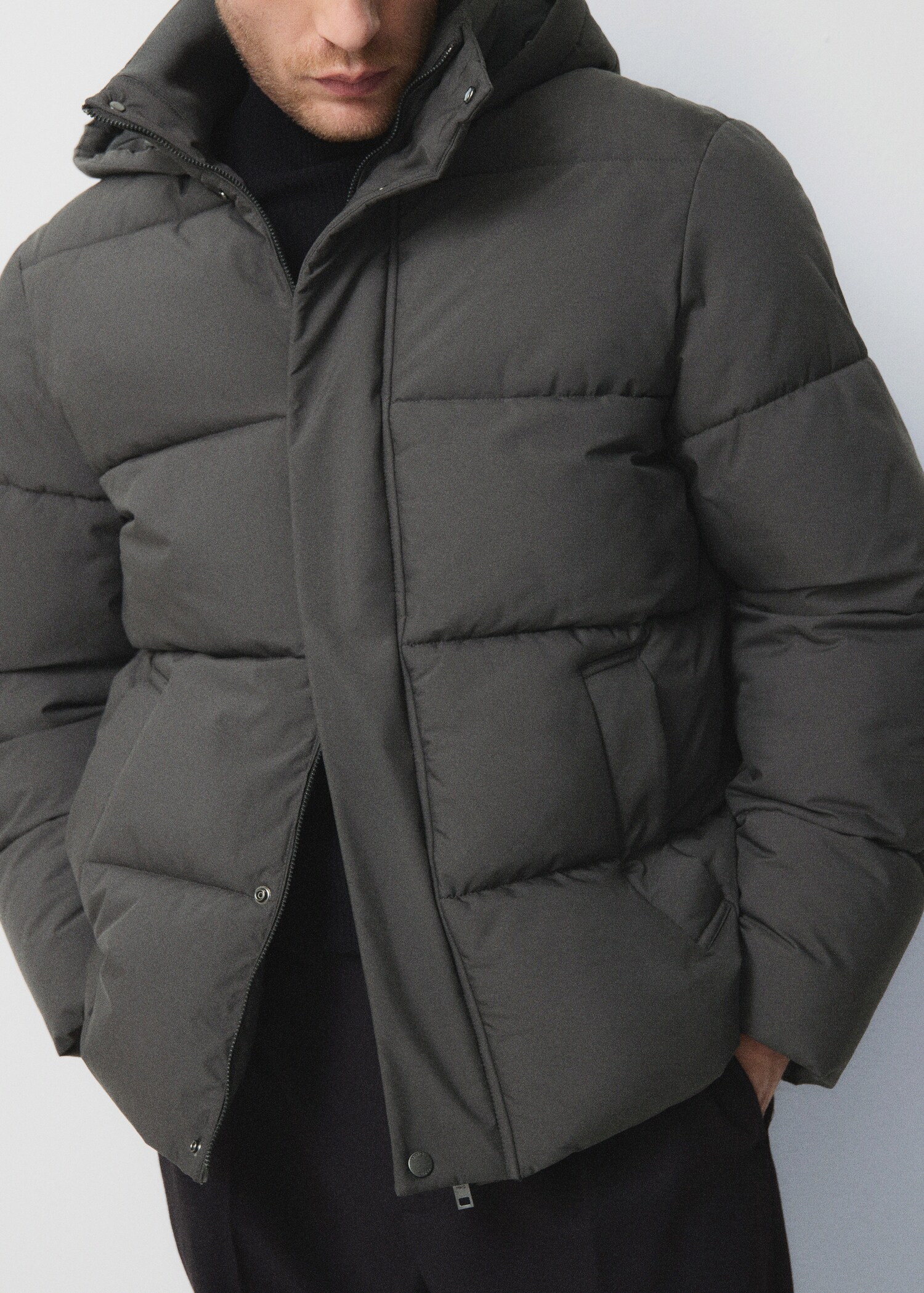 Short water-repellent puffer jacket - Details of the article 3