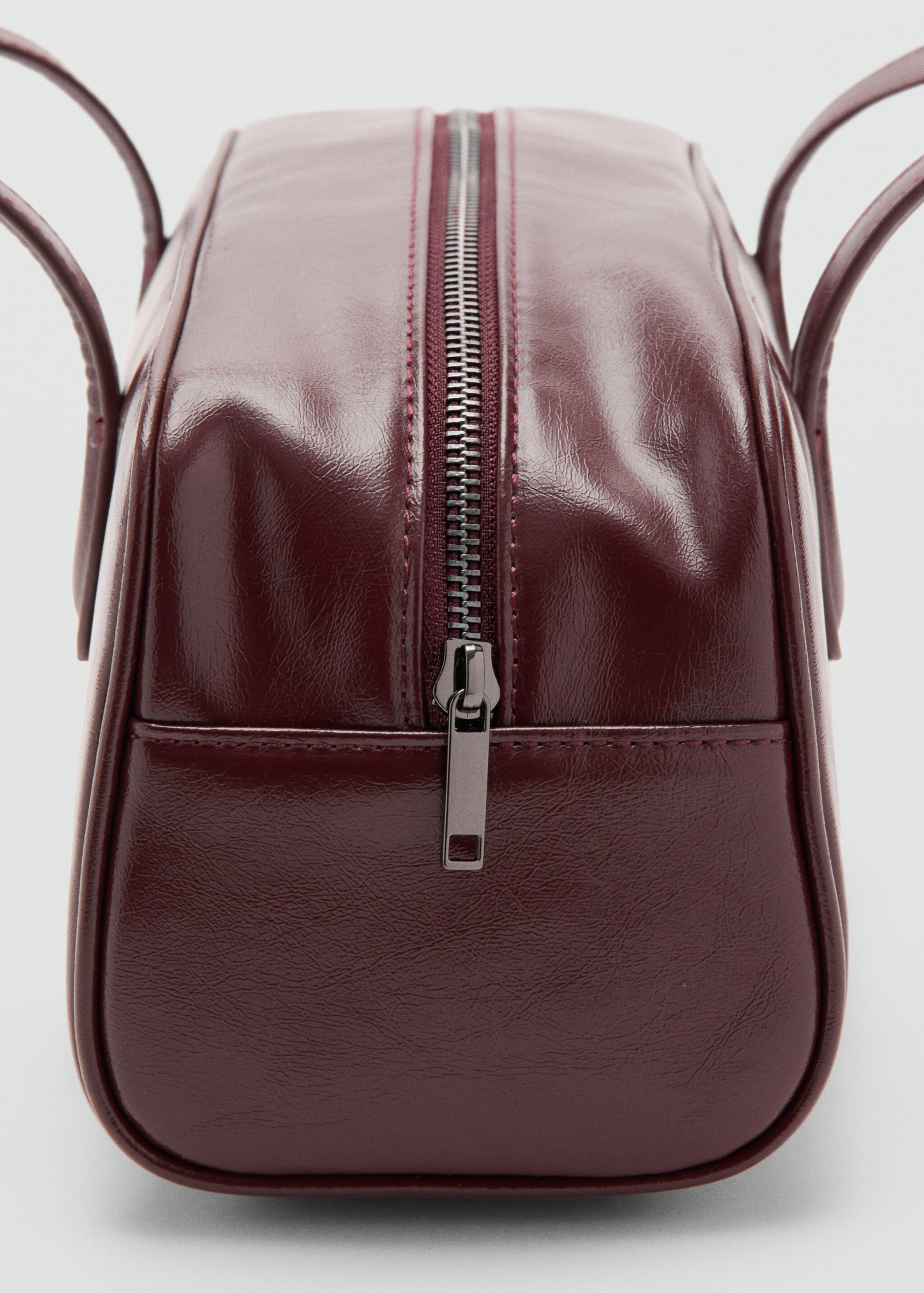 Bowling bag with faux-leather finish - Details of the article 1, Burgundy. Ref: 27091176-00.