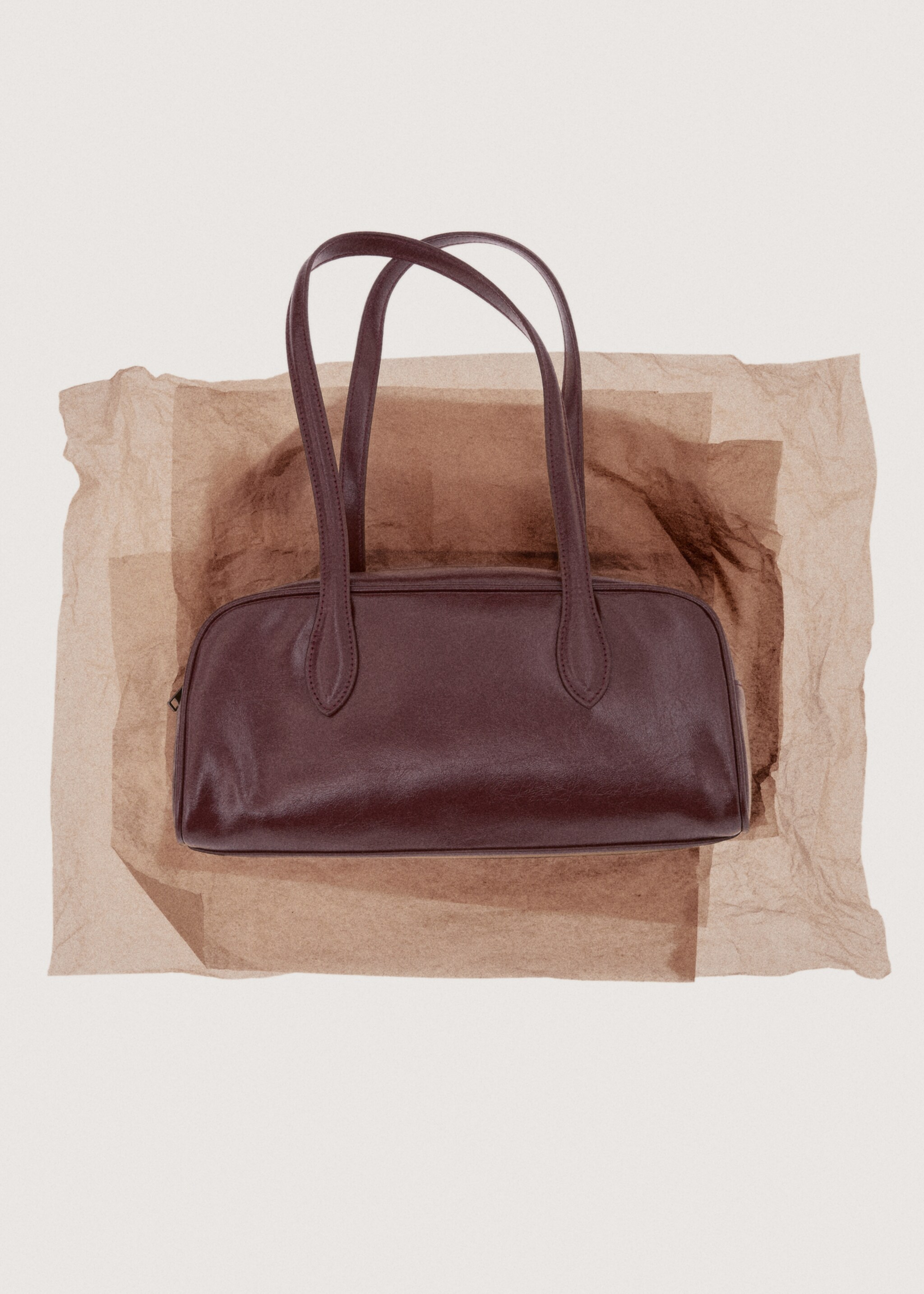 Bowling bag with faux-leather finish - Details of the article 7, Burgundy. Ref: 27091176-00.