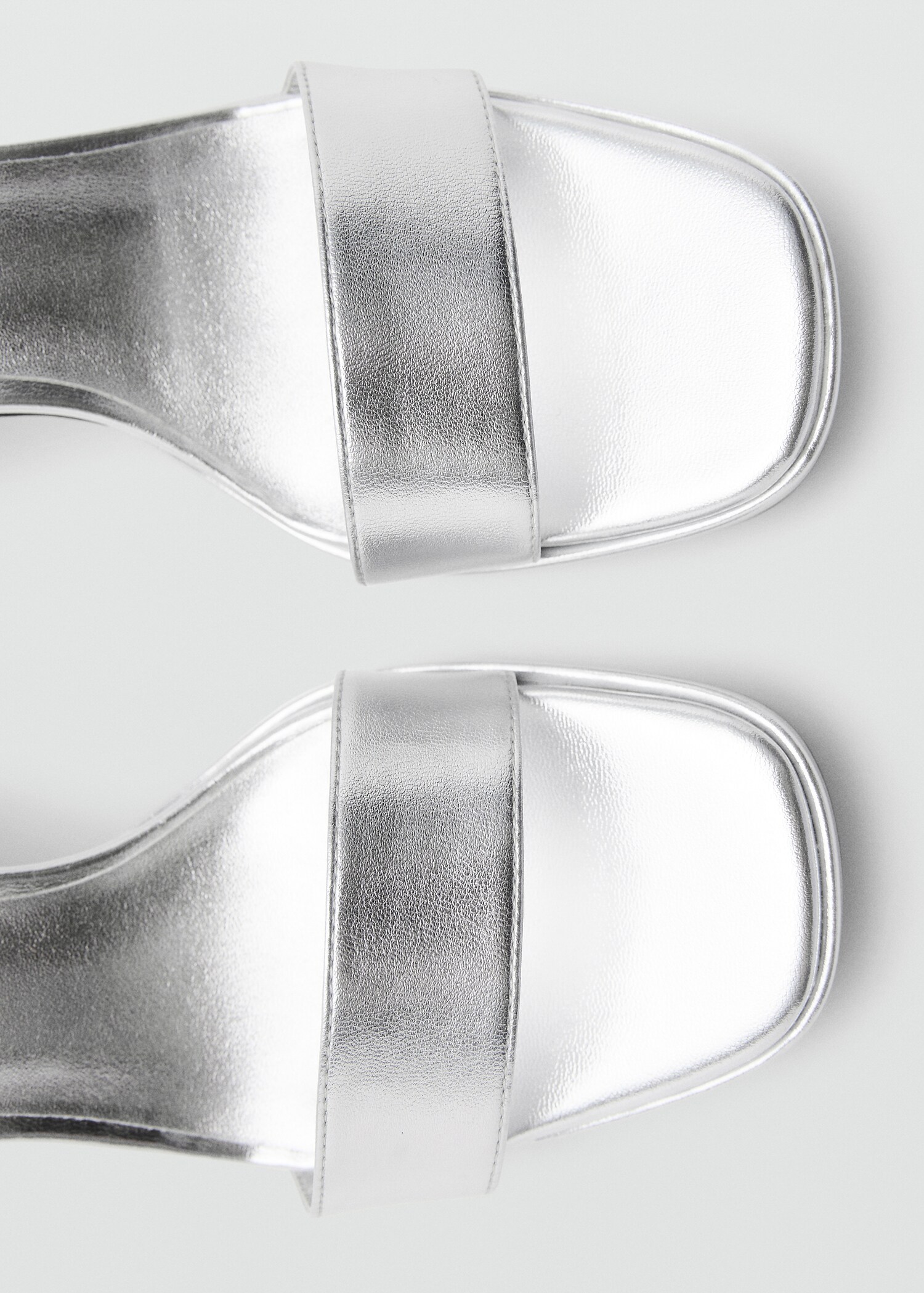 Metallic heel sandals - Details of the article 2