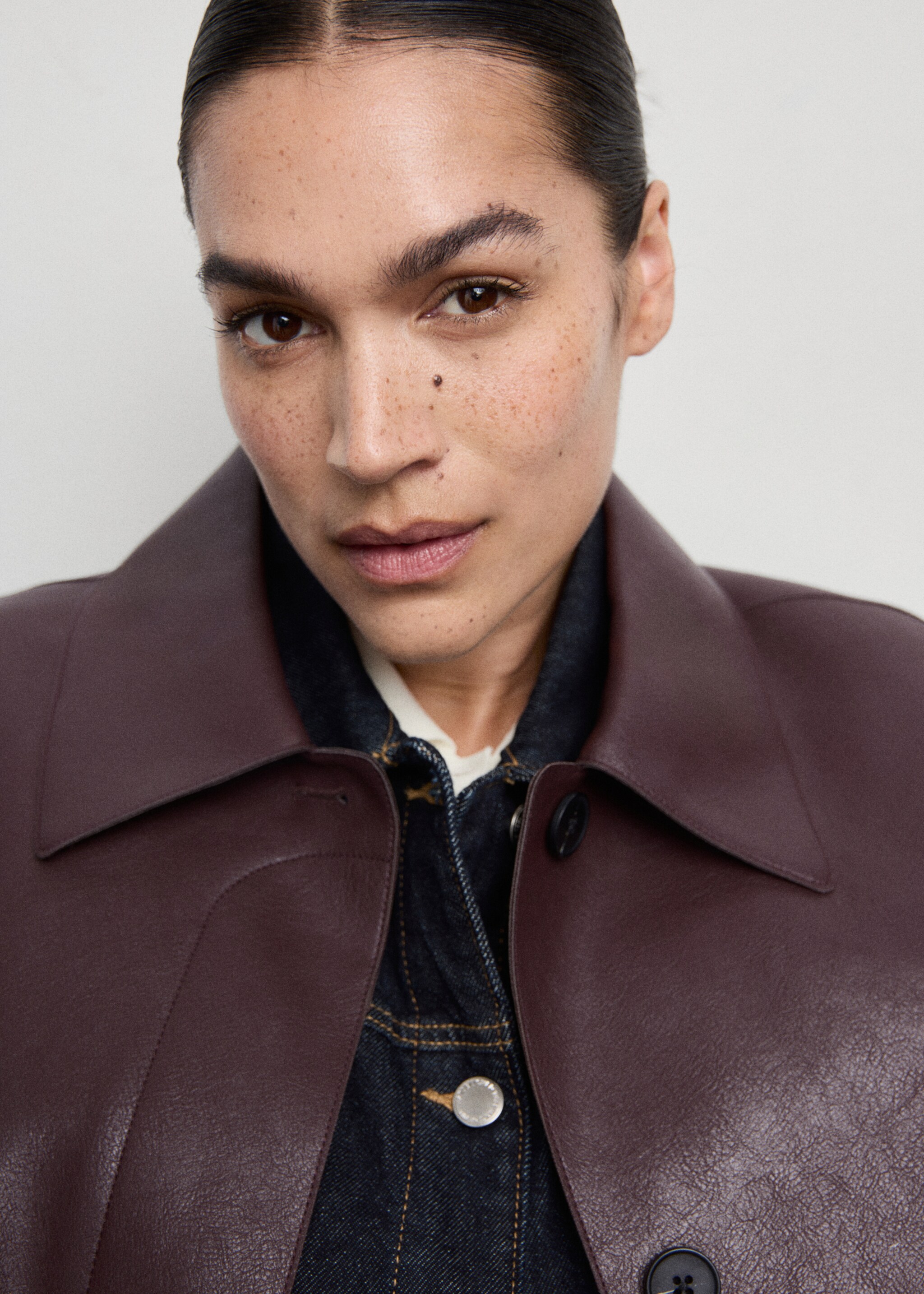 Faux leather effect jacket with pockets - Details of the article 4, Maroon. Ref: 27091189-00.