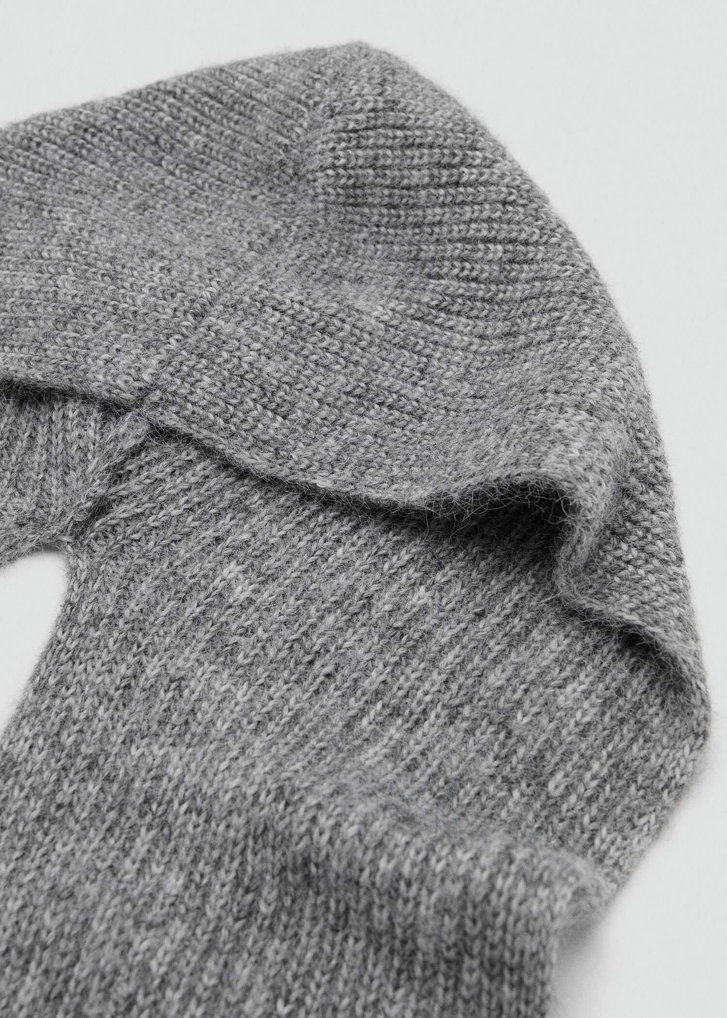 Combined knit scarf - Details of the article 1