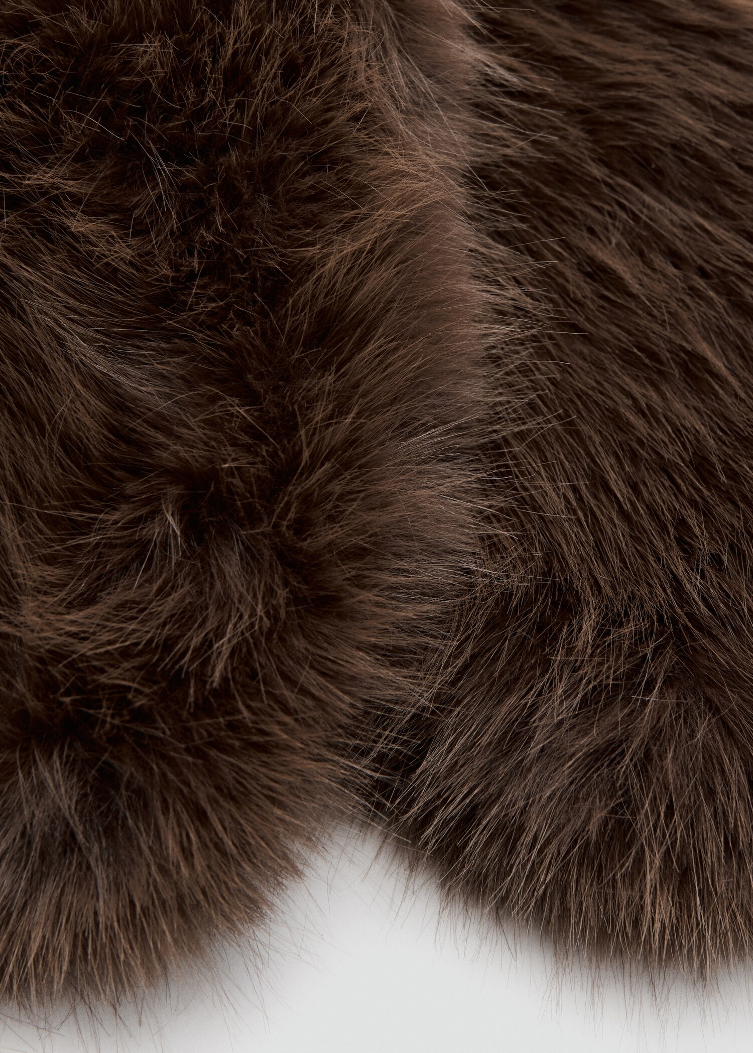 Écharpe effet peluche - Plan moyen