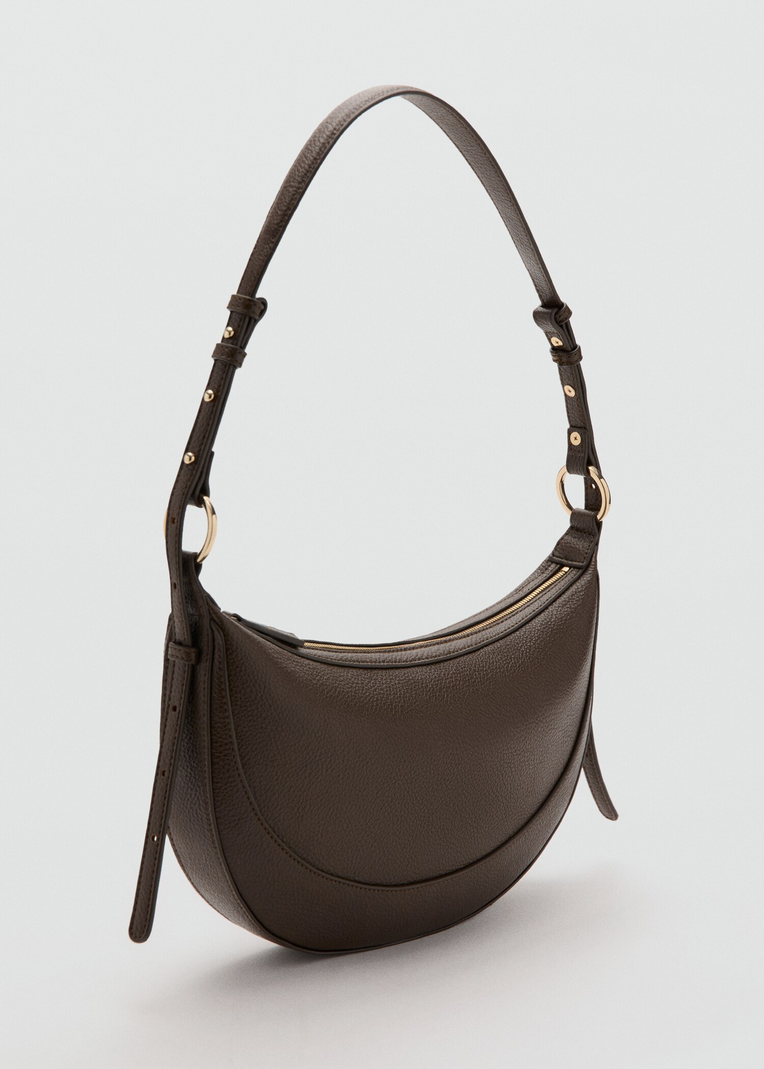 Sac porté épaule ovale - Plan moyen