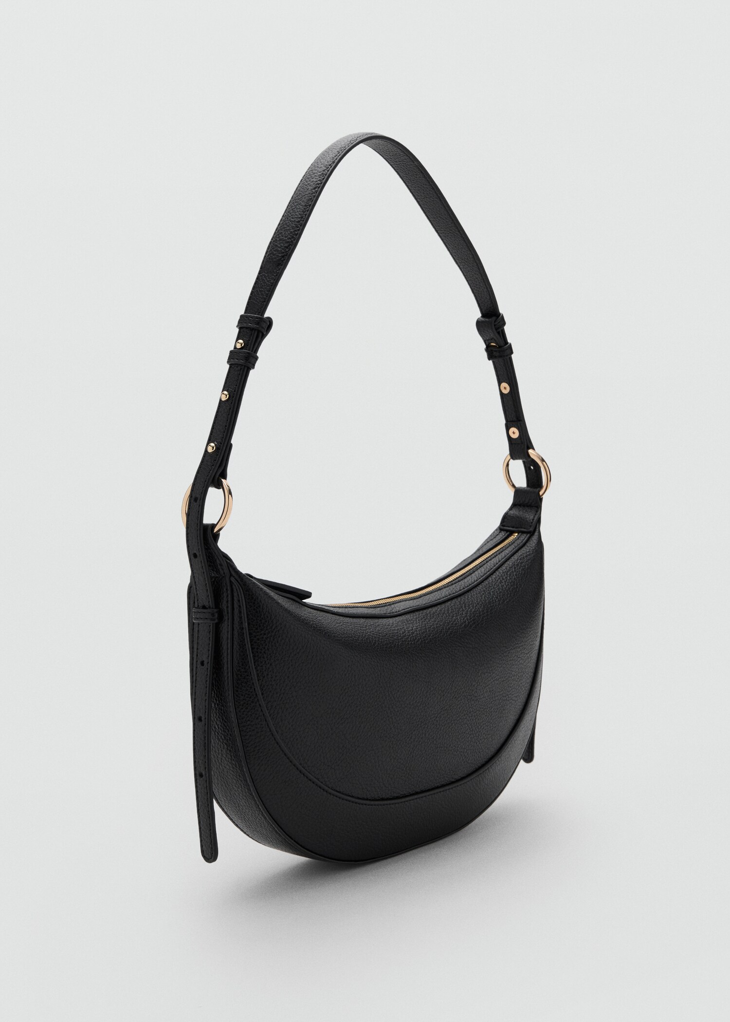 Sac porté épaule ovale - Plan moyen