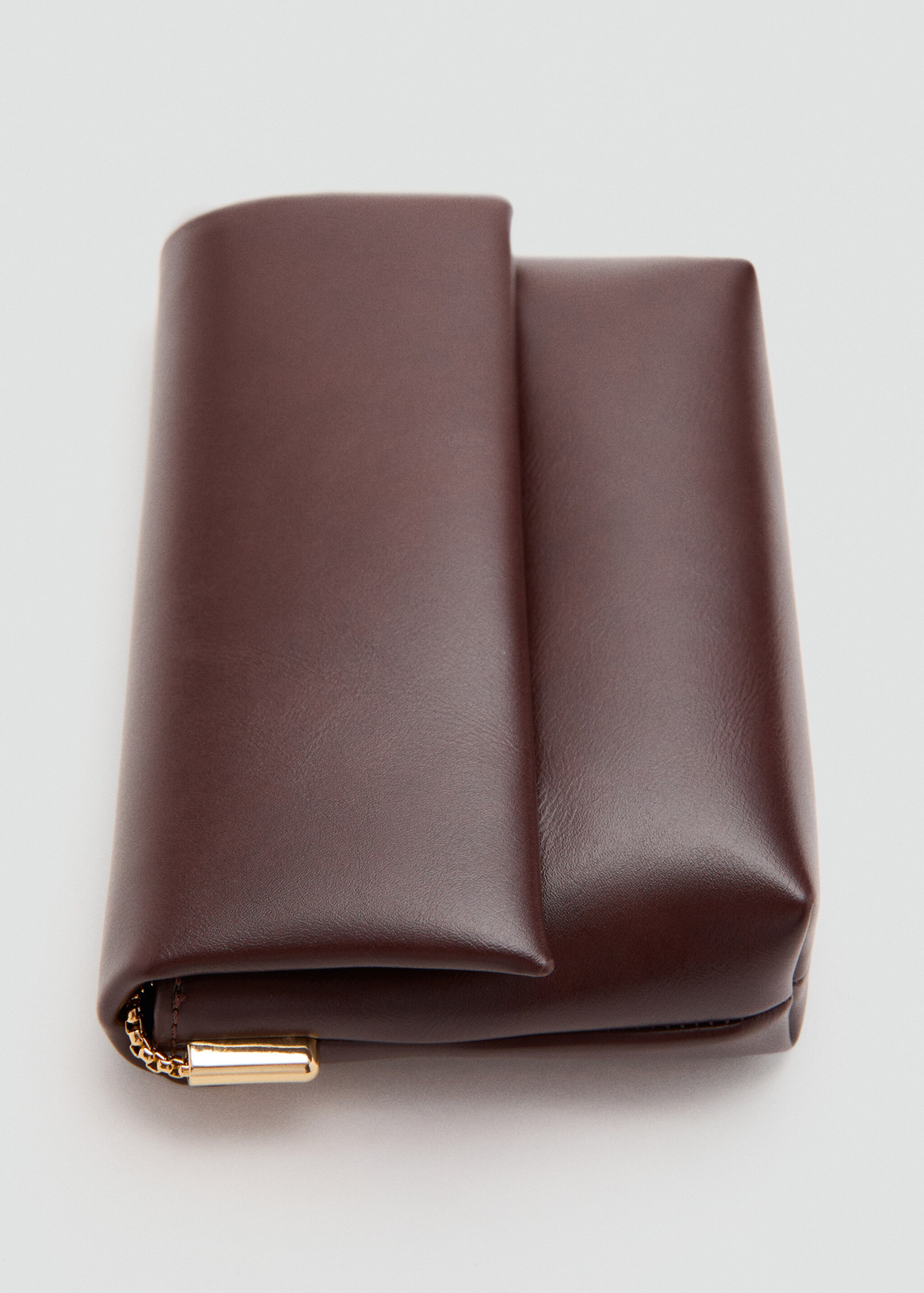 Crossbody envelope-style bag - Details of the article 2, Chocolate. Ref: 27091219-00.