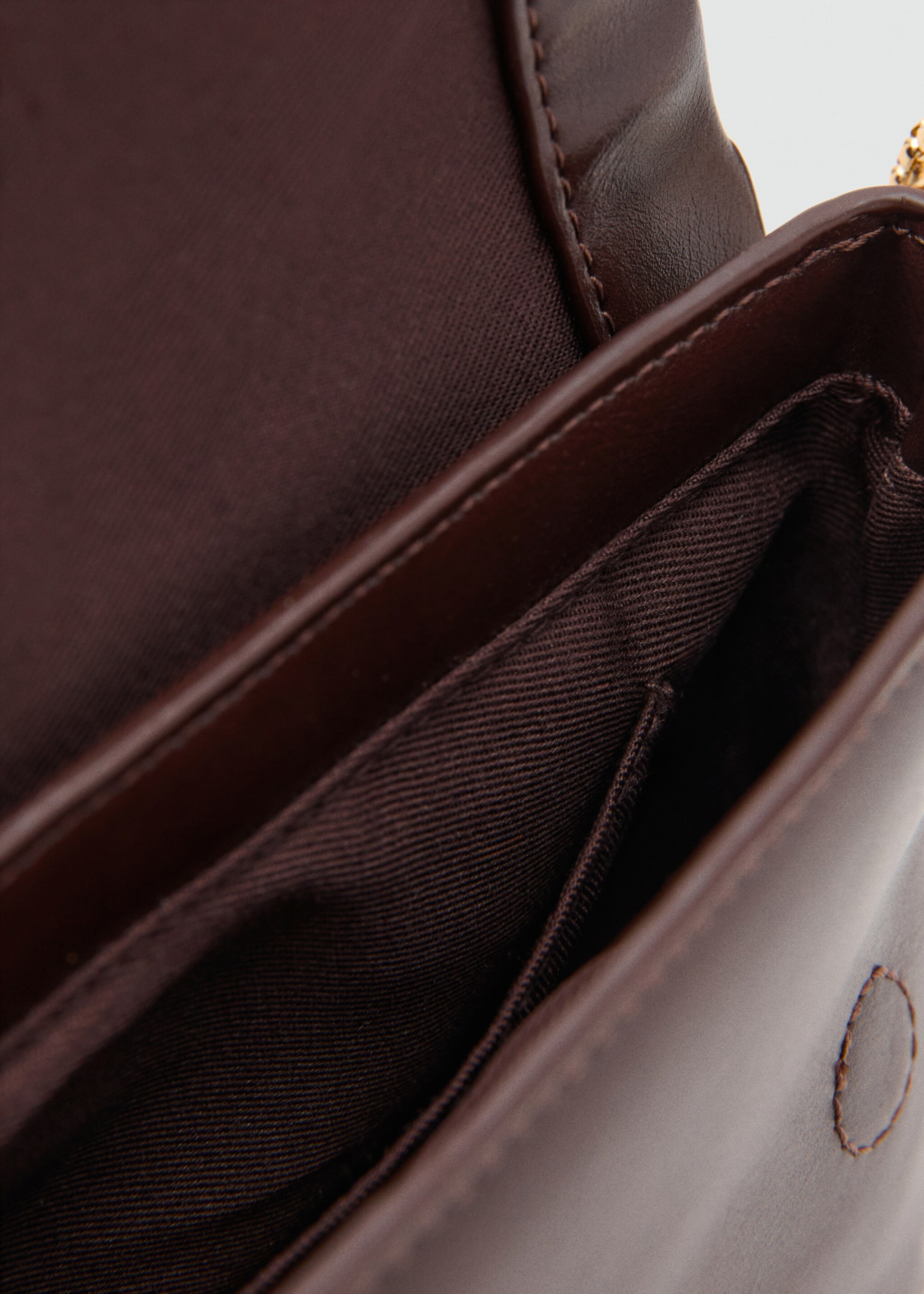Crossbody envelope-style bag - Details of the article 3, Chocolate. Ref: 27091219-00.