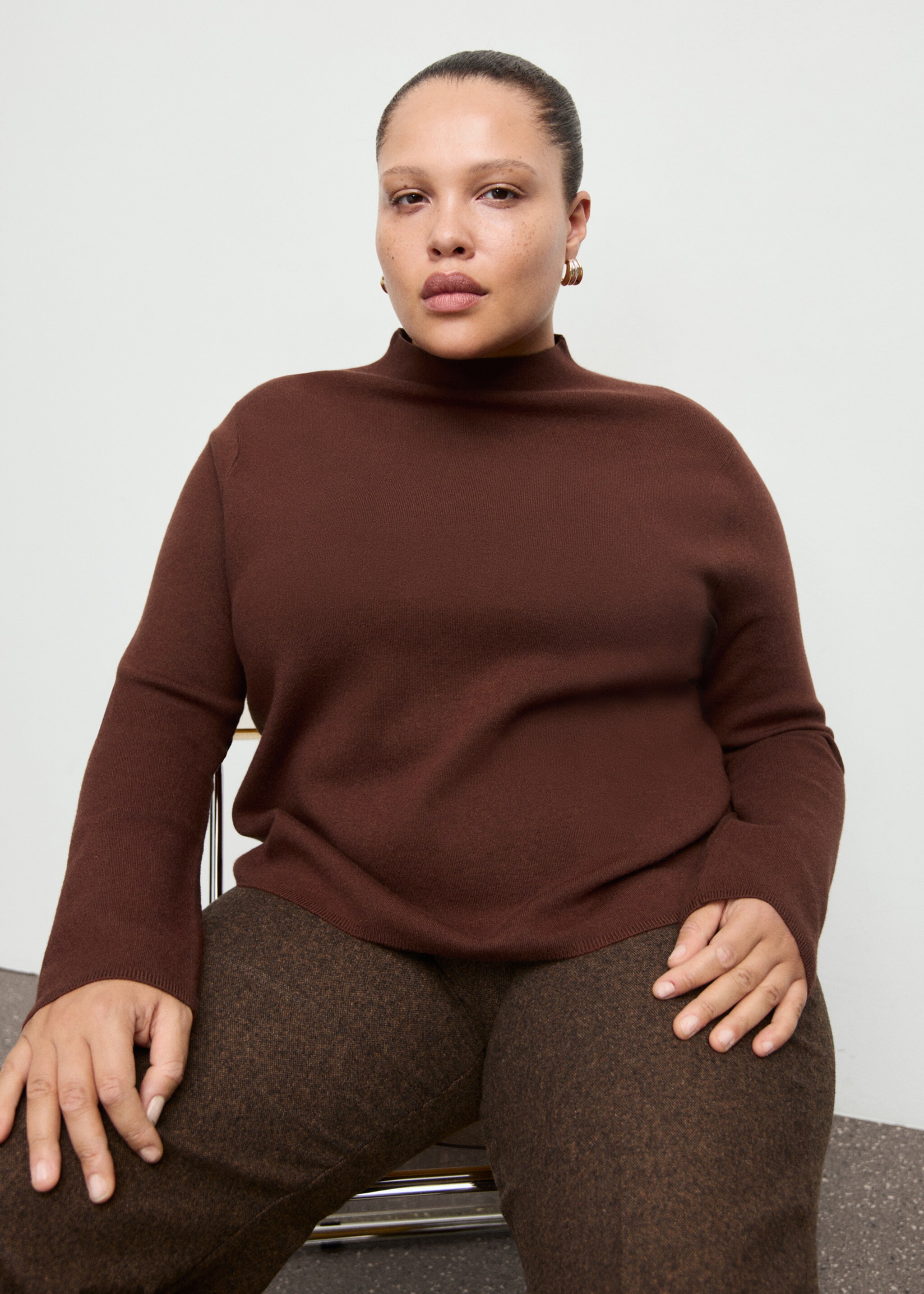 Camisola de malha com gola perkins - Pormenor do artigo 5, Caramelo. Ref: 27091224-00.