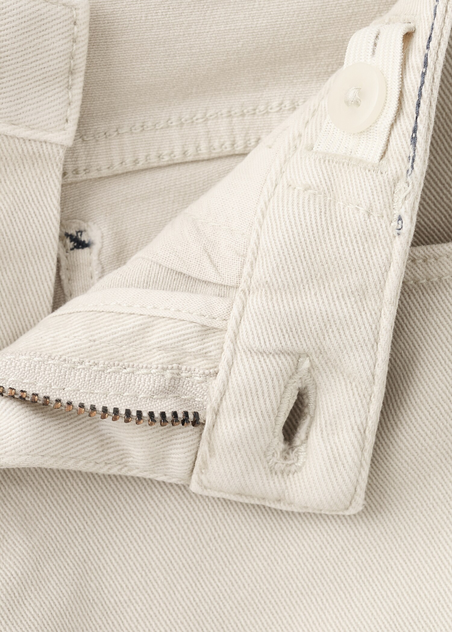 Straight hem trousers - Details of the article 8