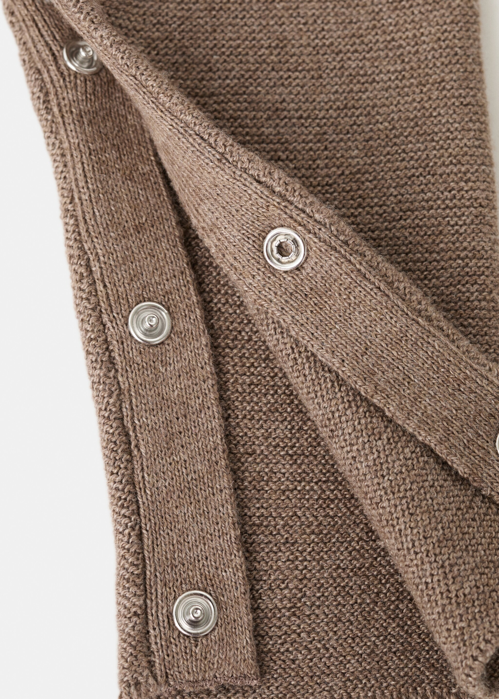 Long knitted dungarees - Details of the article 8, Medium Brown. Ref: 27091235-00.