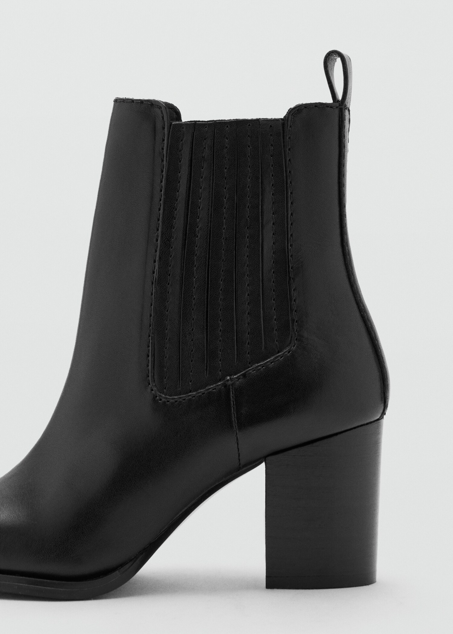 Leather pointed ankle boots - Details of the article 1
