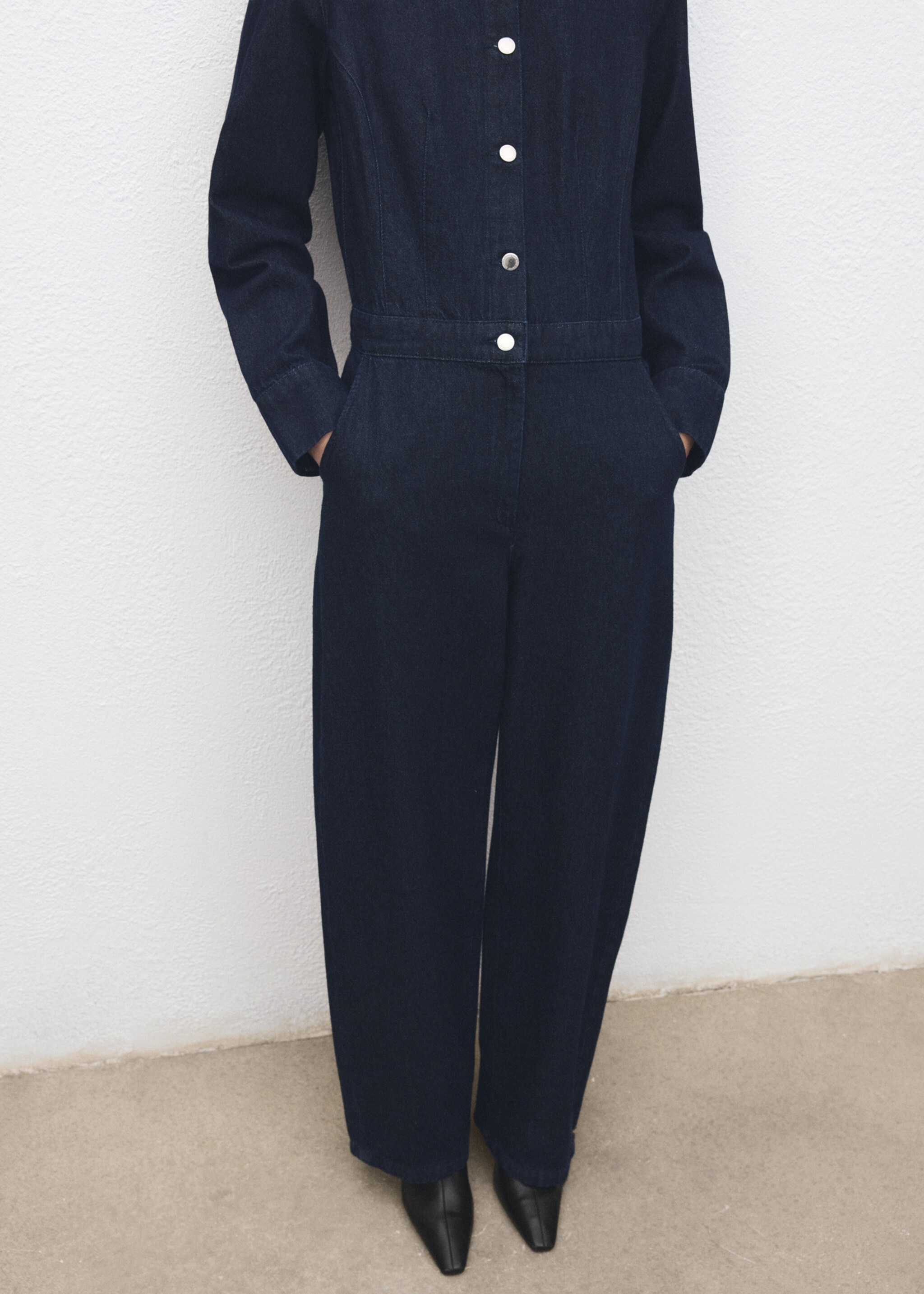 Buttons denim jumpsuit - Details of the article 6, Dark Blue. Ref: 27091247-00.