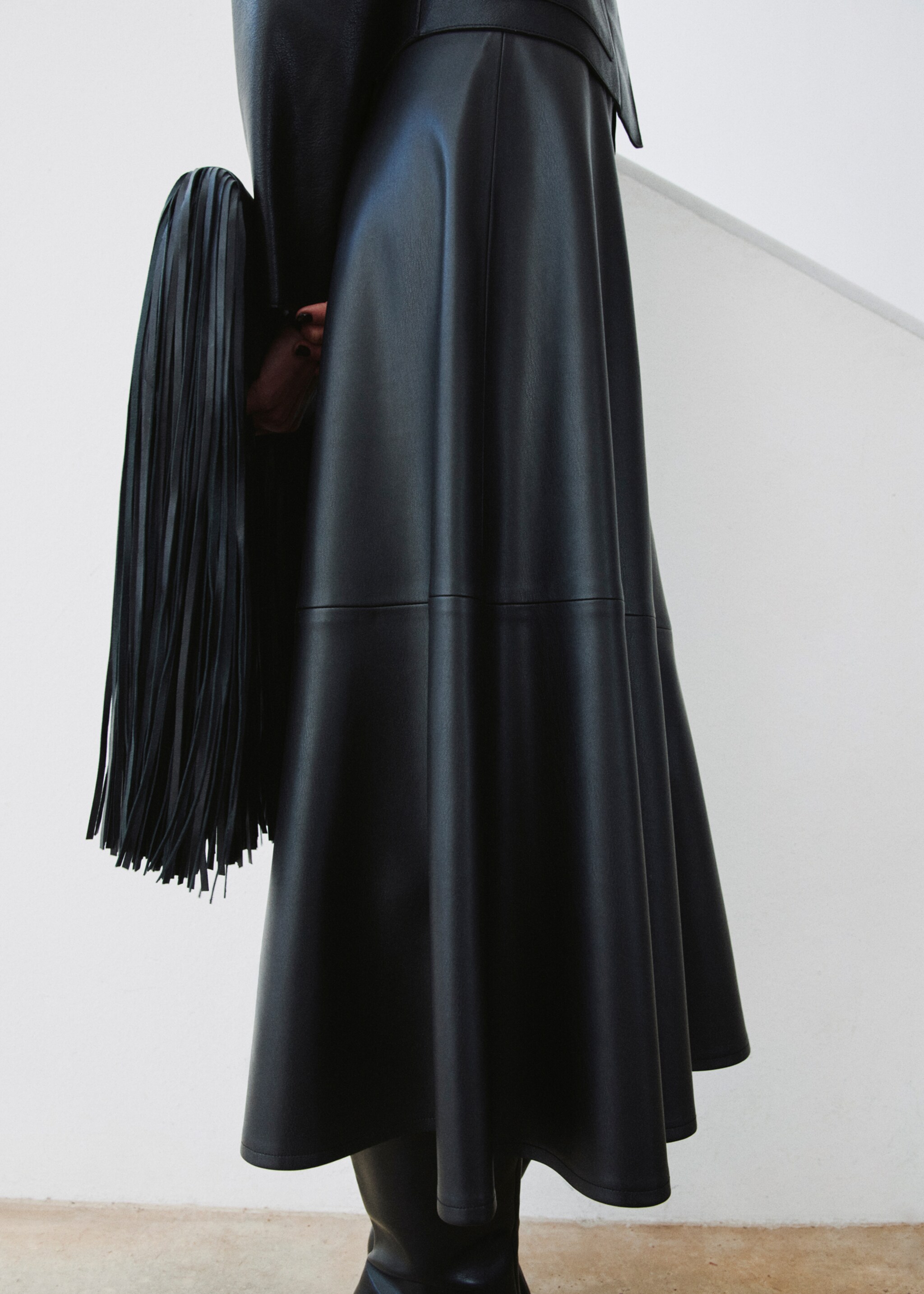 Faux-leather midi-skirt - Medium plane, Black. Ref: 27091253-00.