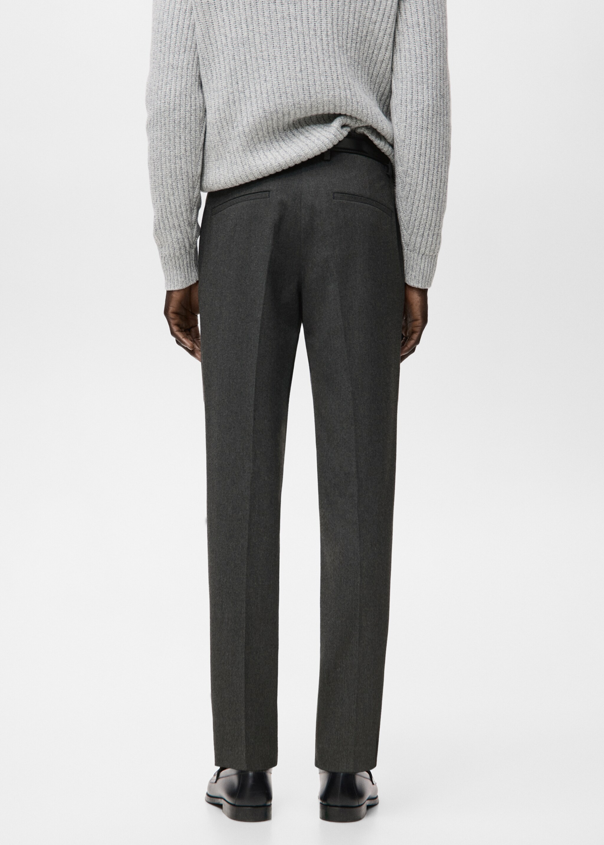 بنطلون سليم فيت بطيات - الجهة الخلفية للمنتج, رمادي أرجواني غامق. Ref: 27091256-00.