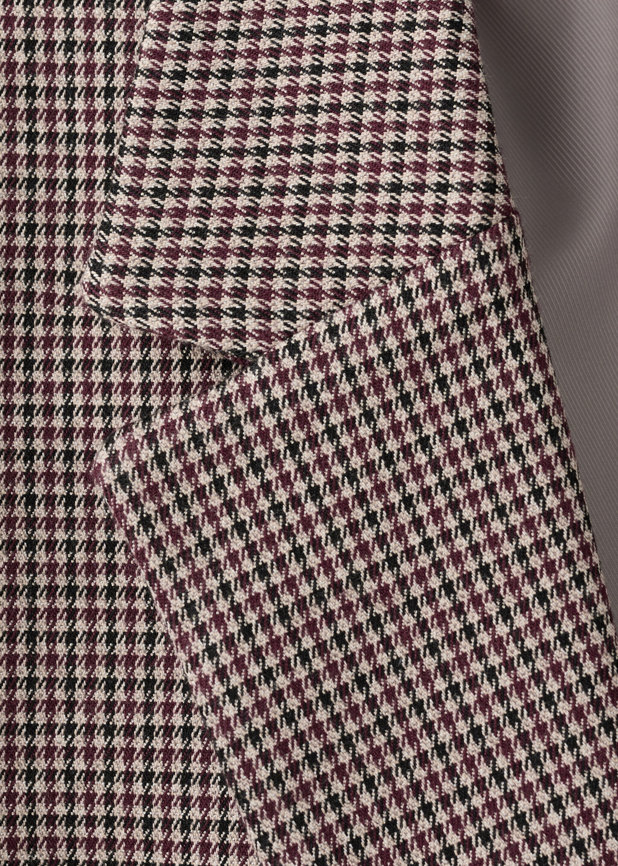 Double-breasted micro-houndstooth jacket - Details of the article 8, Burgundy. Ref: 27091259-00.