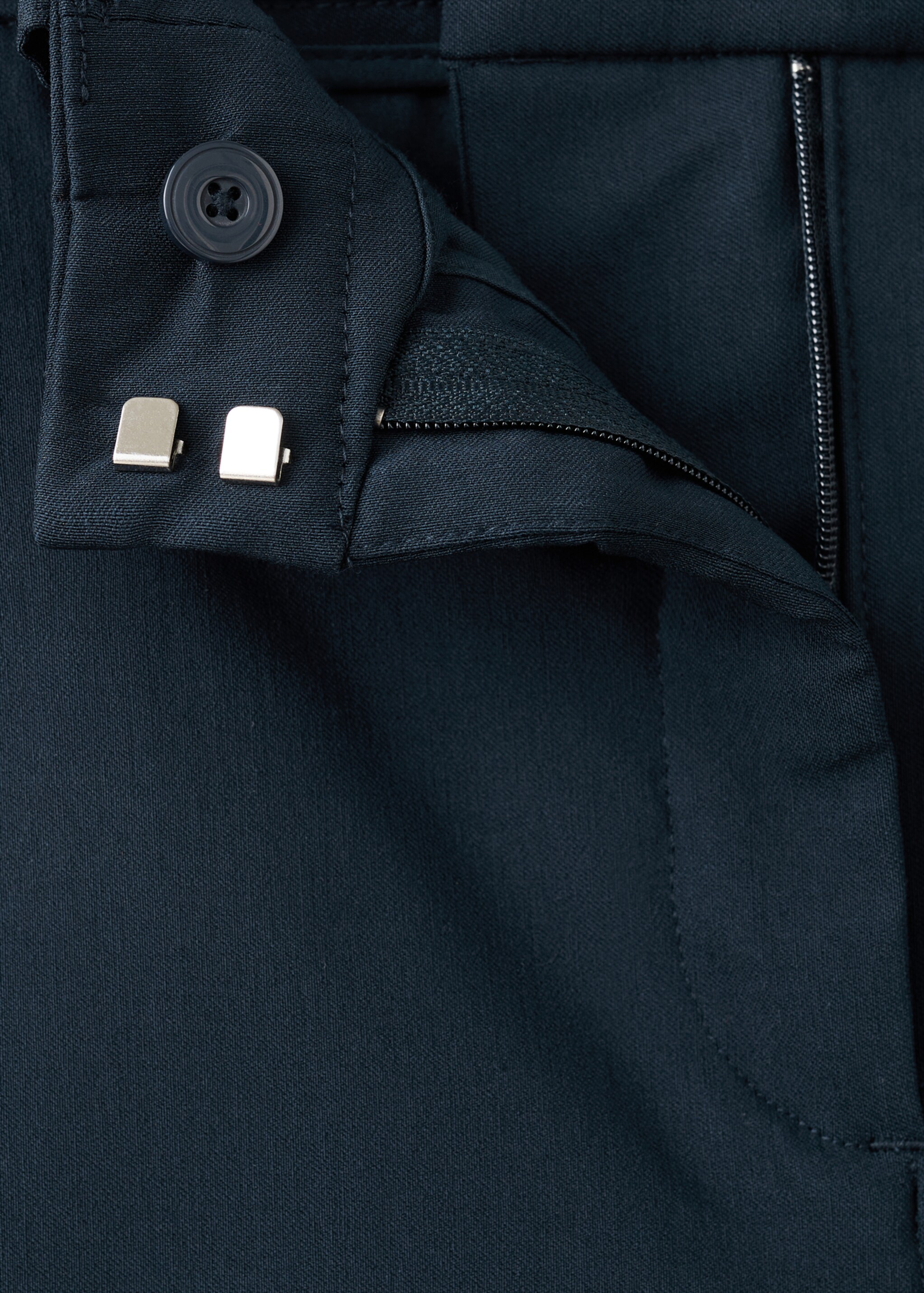 Straight-cut crop trousers - Details of the article 8, Navy. Ref: 27091266-00.