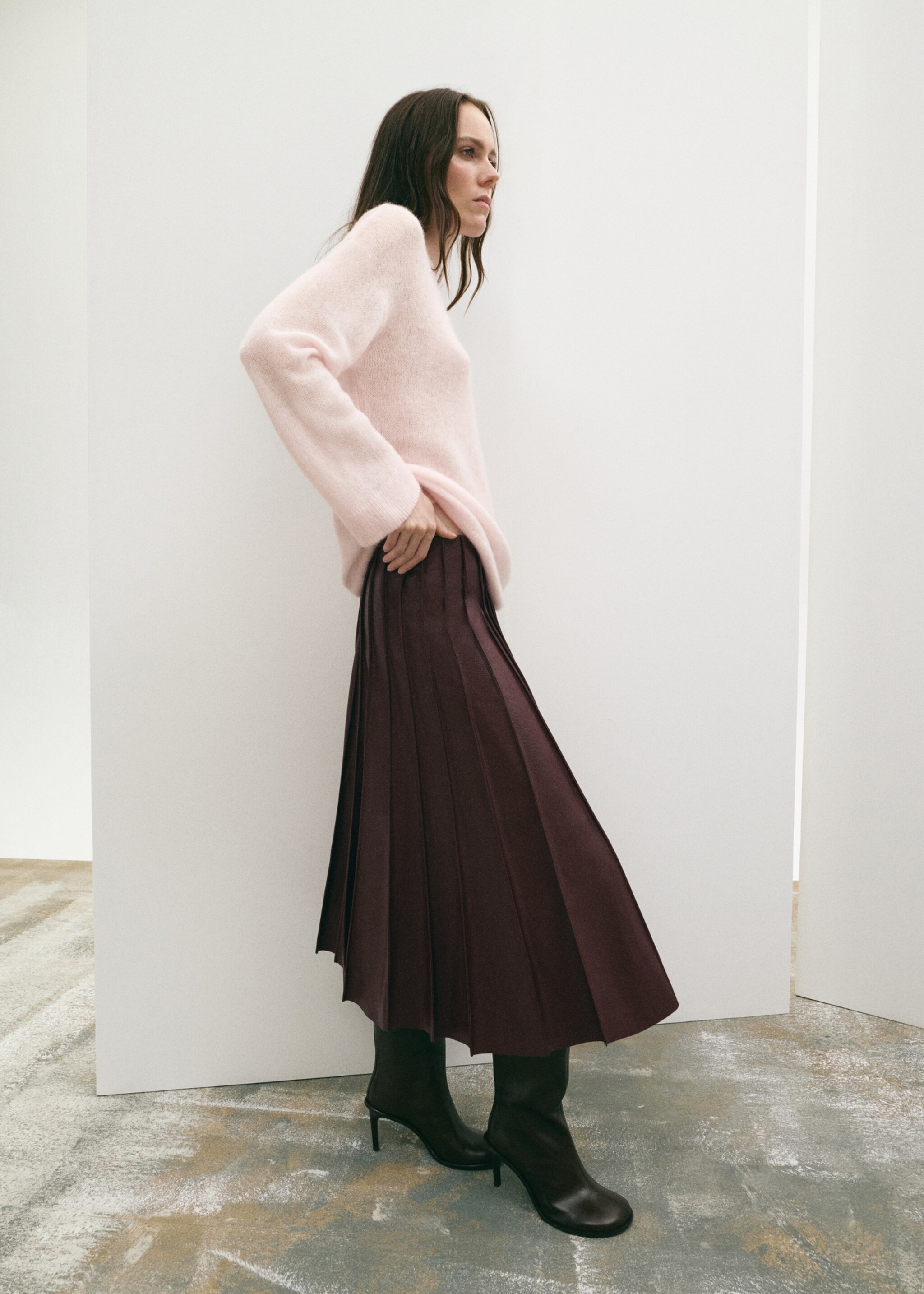 Faux leather skirt with godets - Details of the article 1, Maroon. Ref: 27091267-00.