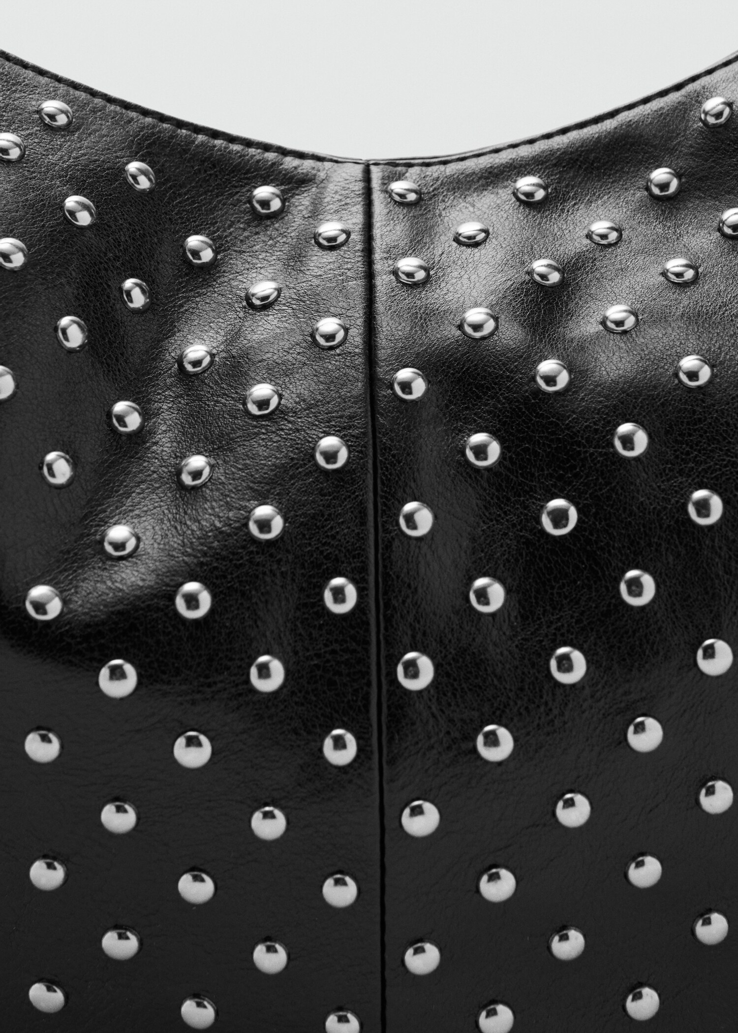 Oval studded shoulder bag - Details of the article 2
