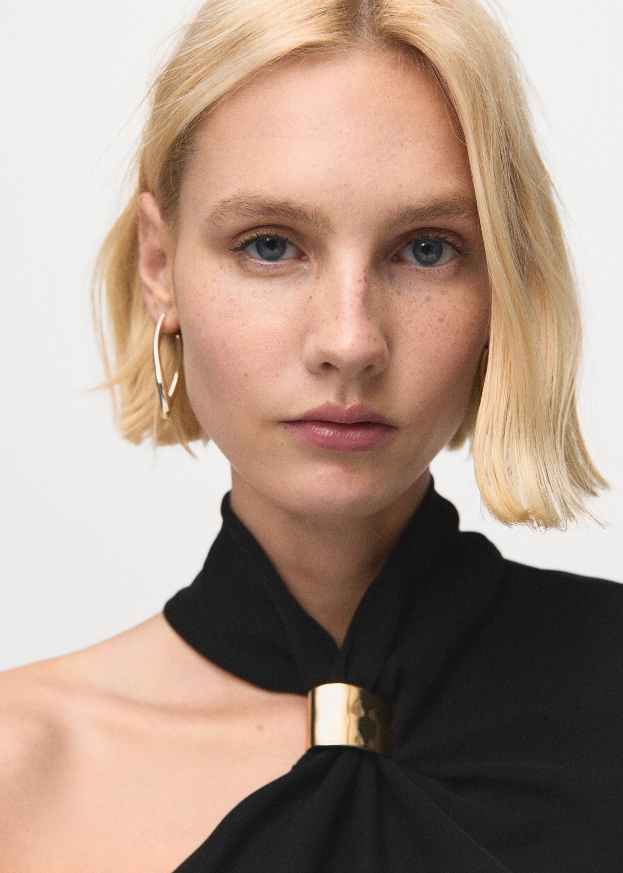 Asymmetrical blouse with metallic detail - Details of the article 1, Black. Ref: 27091273-00.