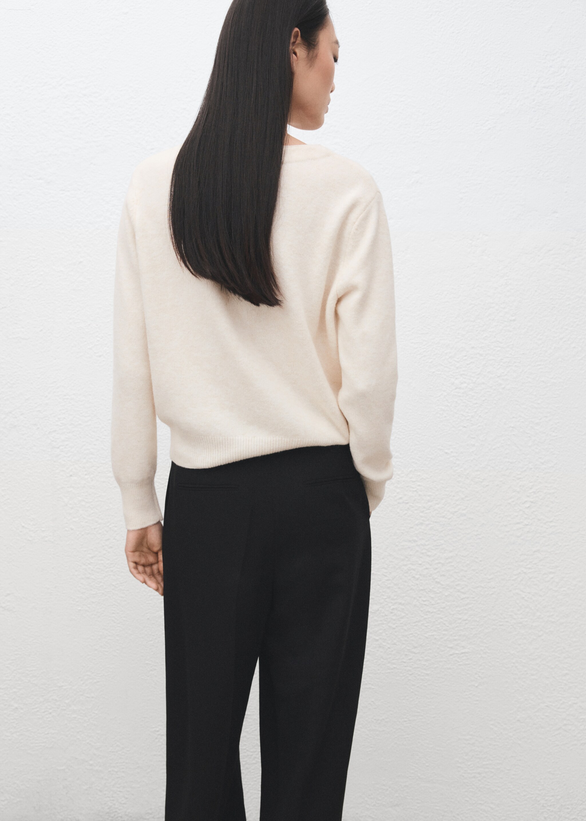 V-neck knitted cardigan - Reverse of the article, Ecru. Ref: 27091279-00.