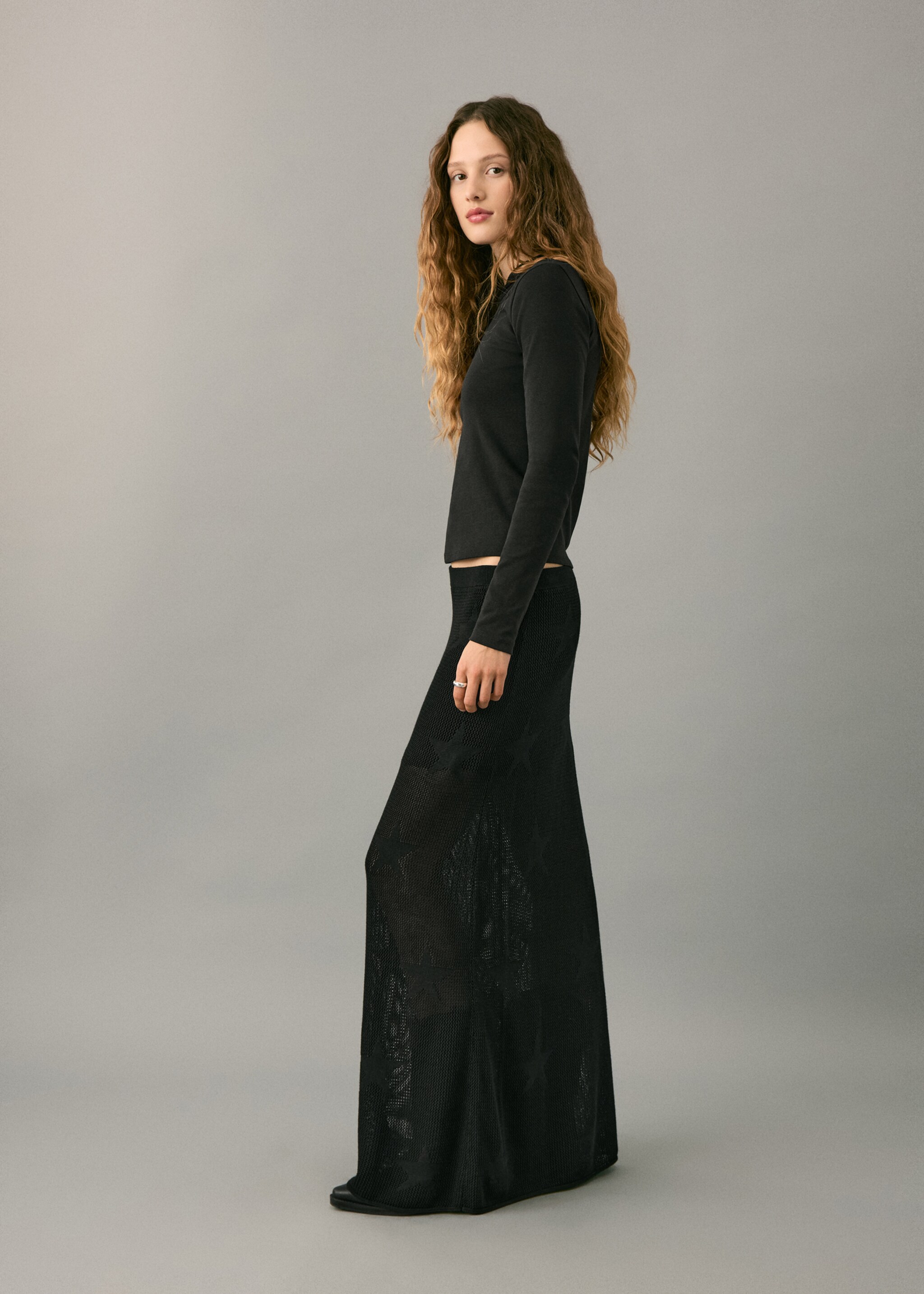 Semi-transparent knitted skirt with star - Medium plane, Black. Ref: 27091280-00.