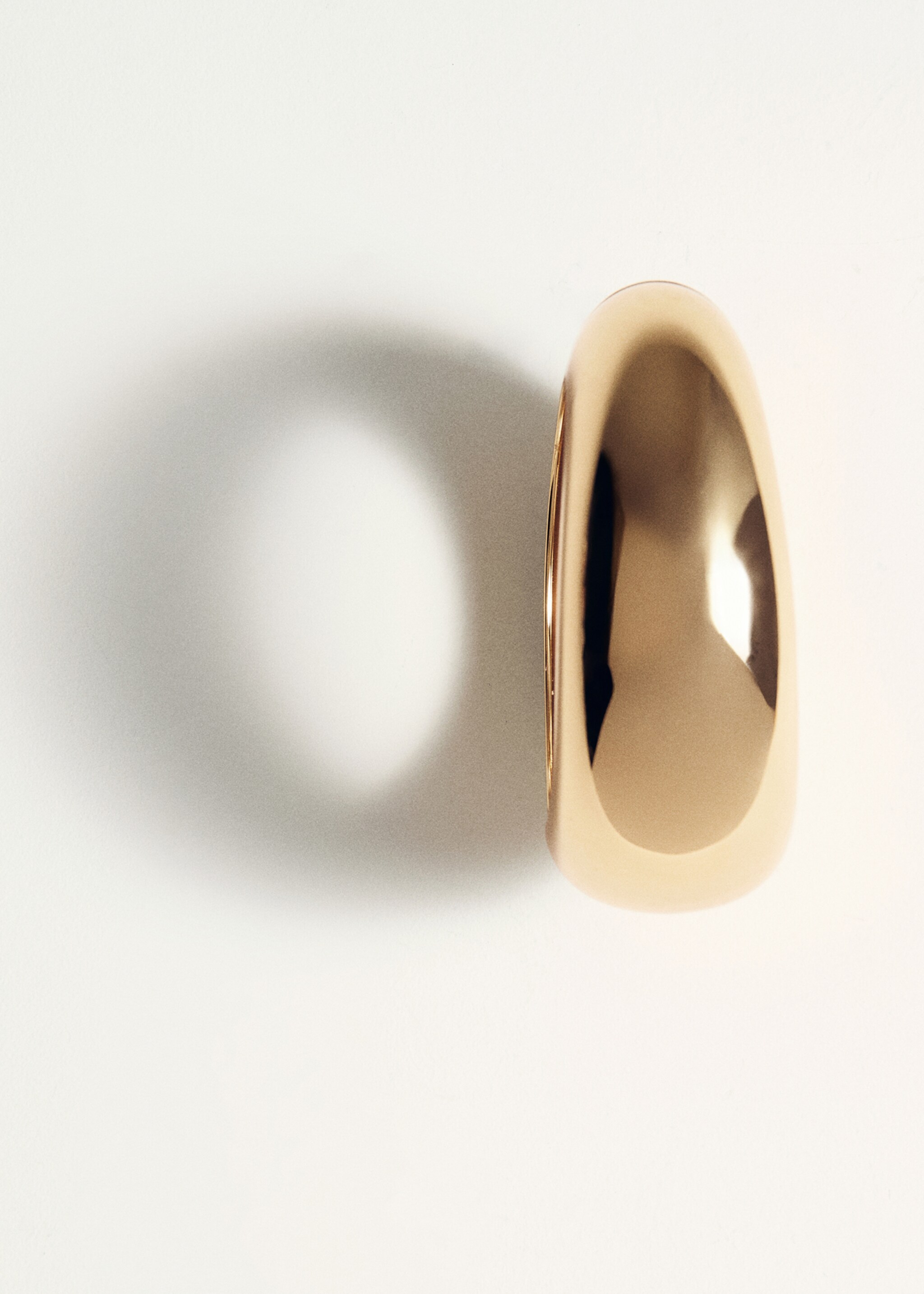 Rigid volume bracelet - Details of the article 5, Gold. Ref: 27091284-00.