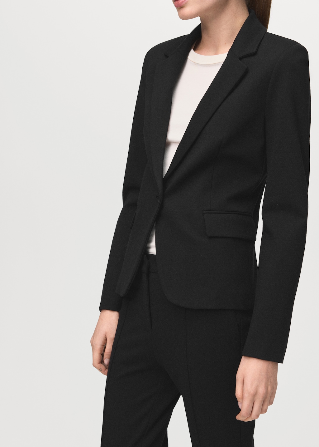 Fitted suit blazer