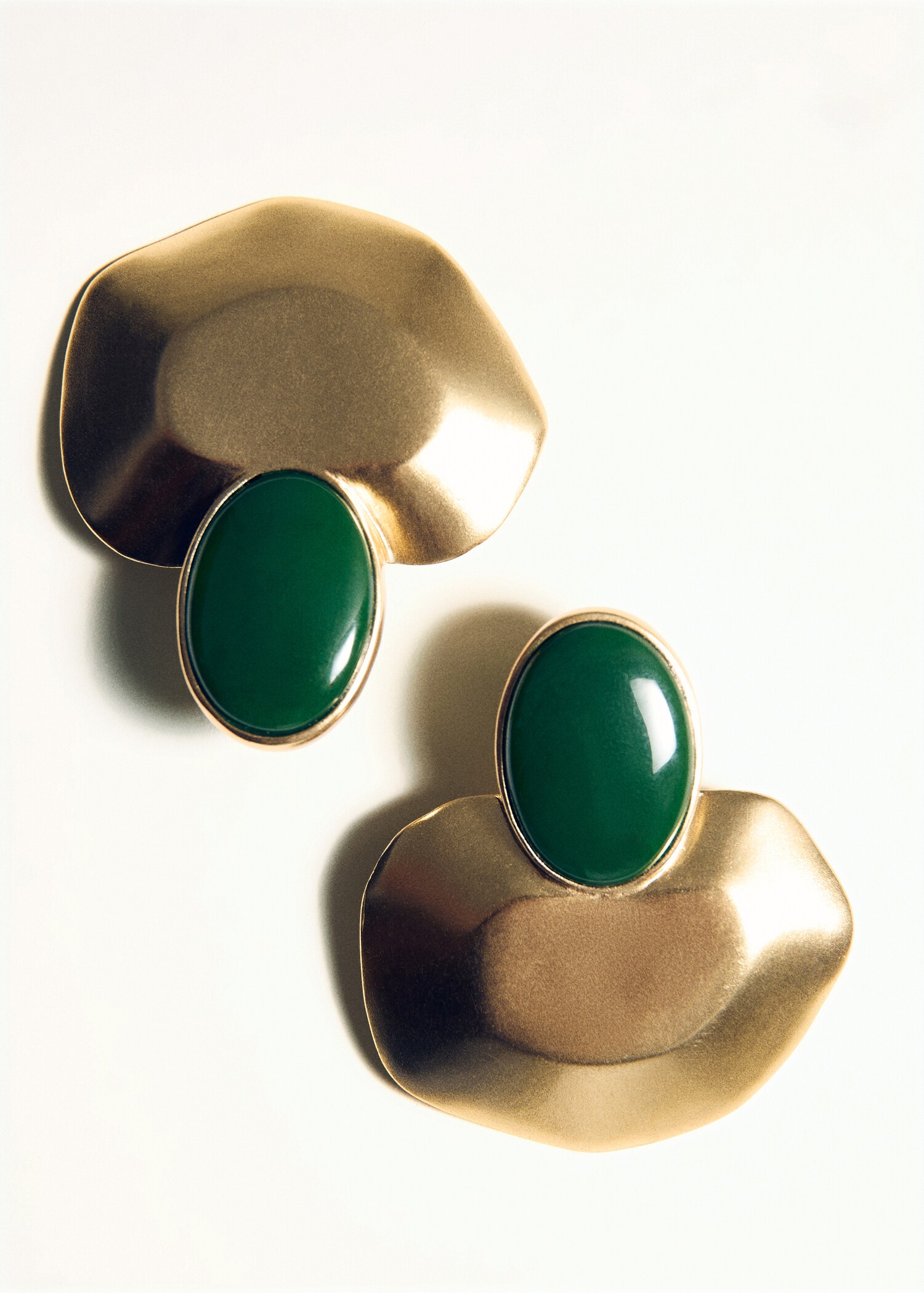 Resin stud earrings - Details of the article 5