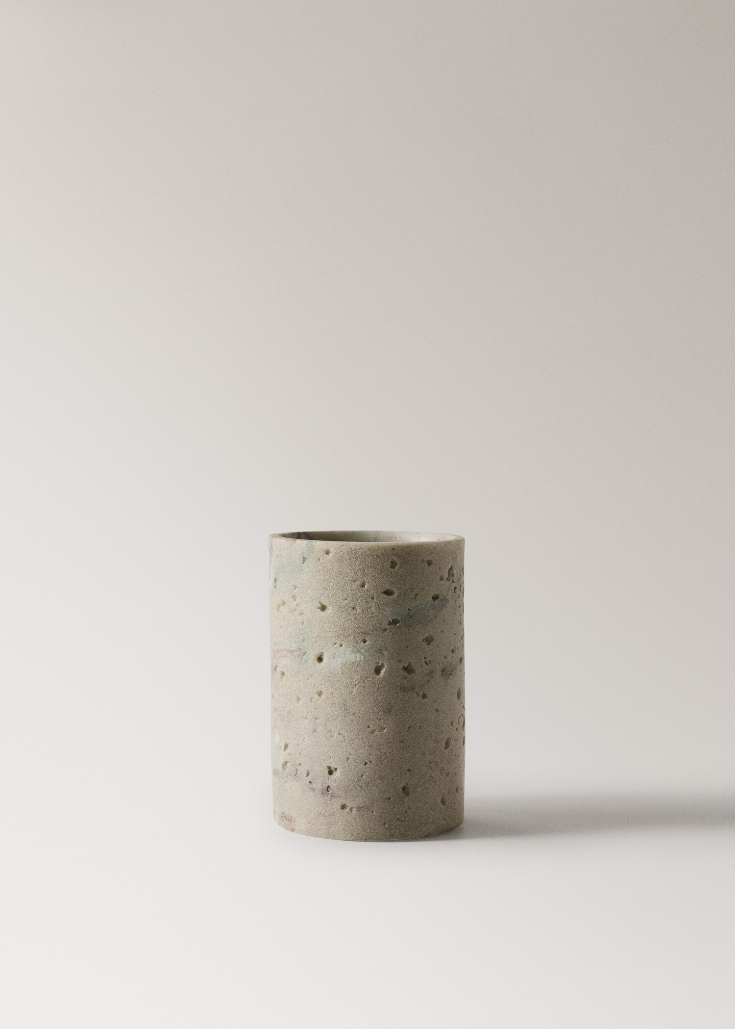 Travertine-effect resin bathroom tumbler - Article without model