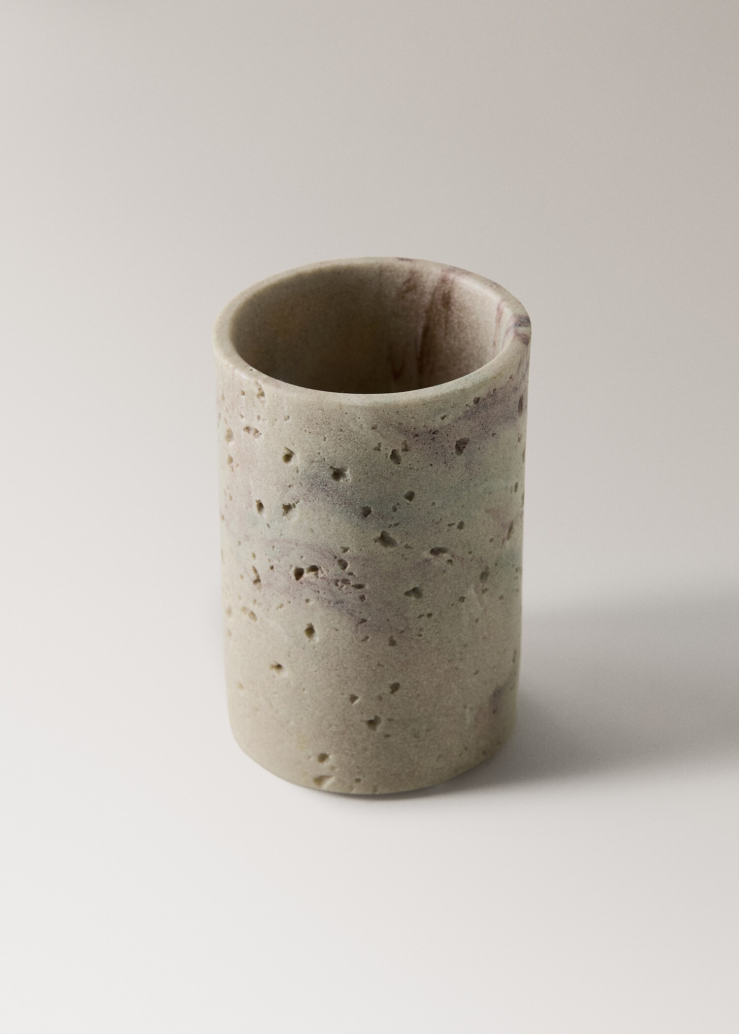 Travertine-effect resin bathroom tumbler - Details of the article 1