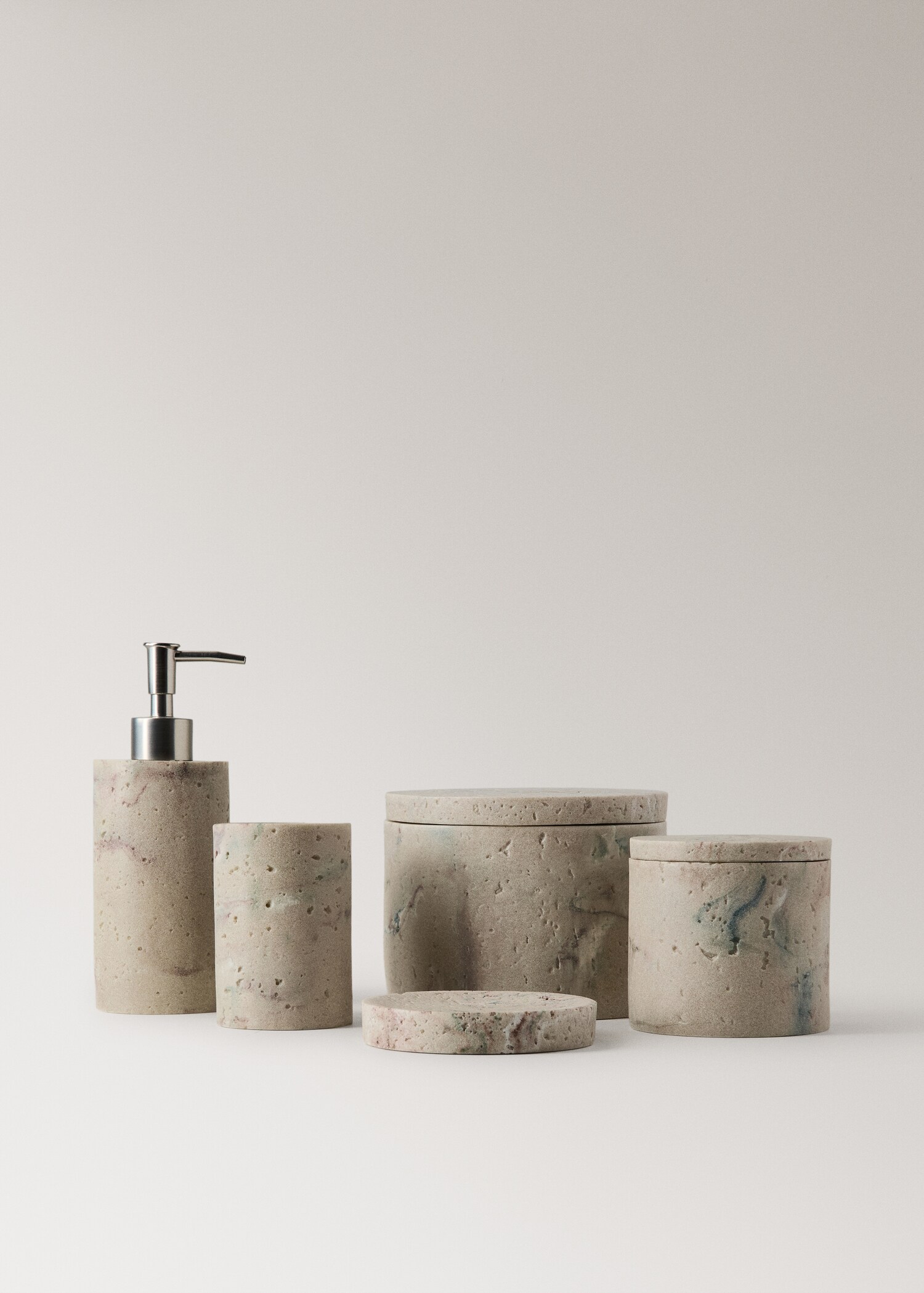 Travertine-effect resin bathroom tumbler - Details of the article 3