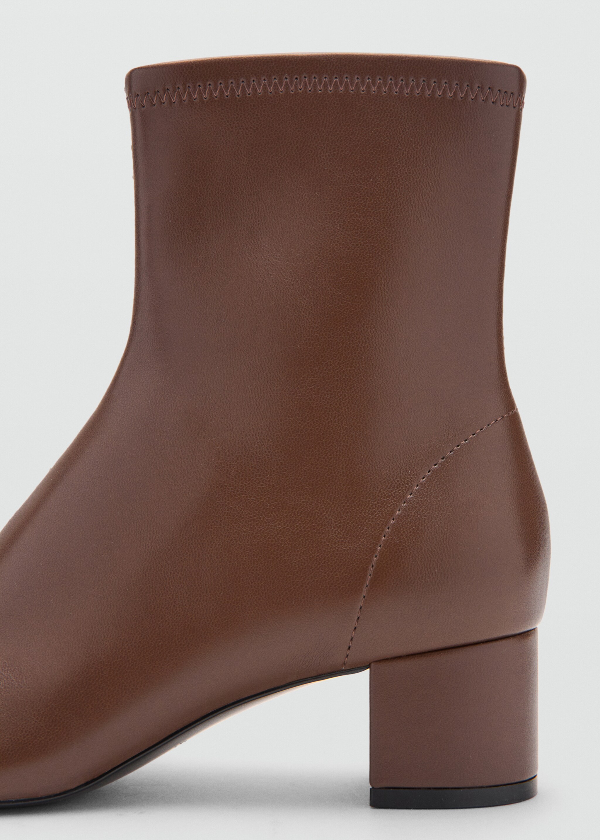 Round-toe block-heel ankle boots - Details of the article 1, Chocolate. Ref: 27091297-00.