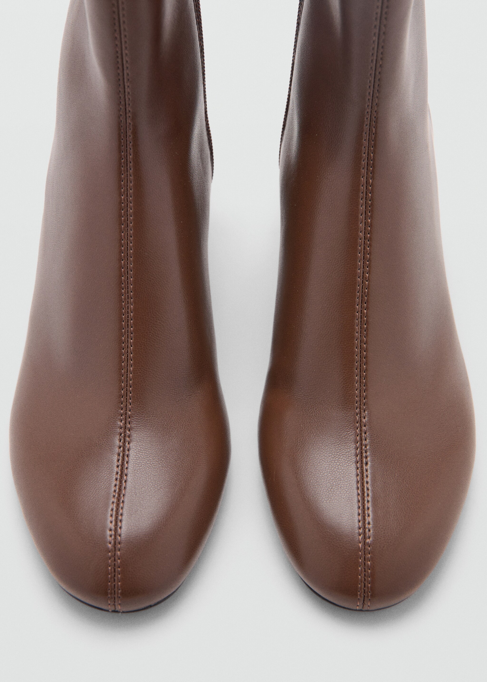 Round-toe block-heel ankle boots - Details of the article 2, Chocolate. Ref: 27091297-00.