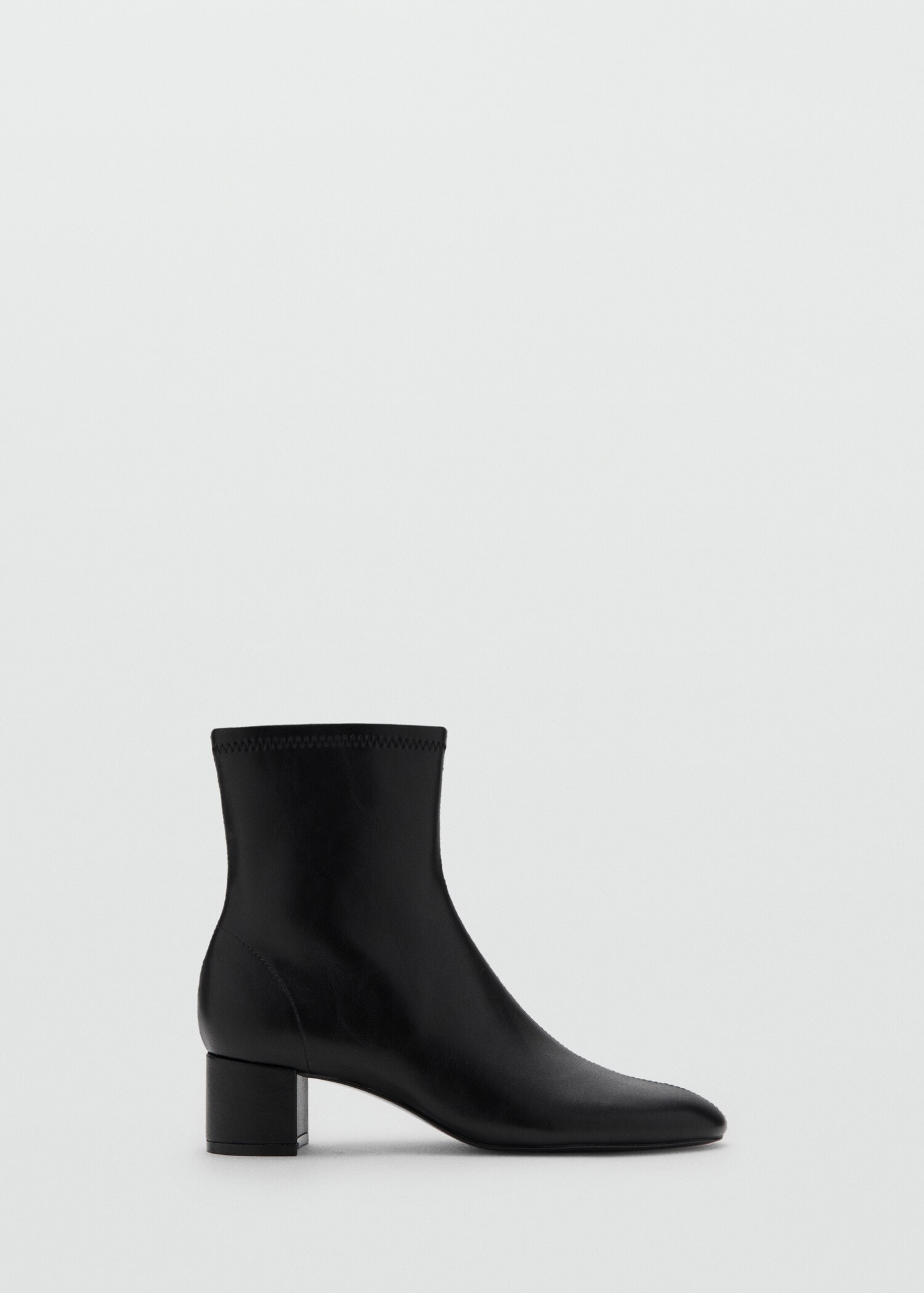 Round-toe block-heel ankle boots - Article without model
