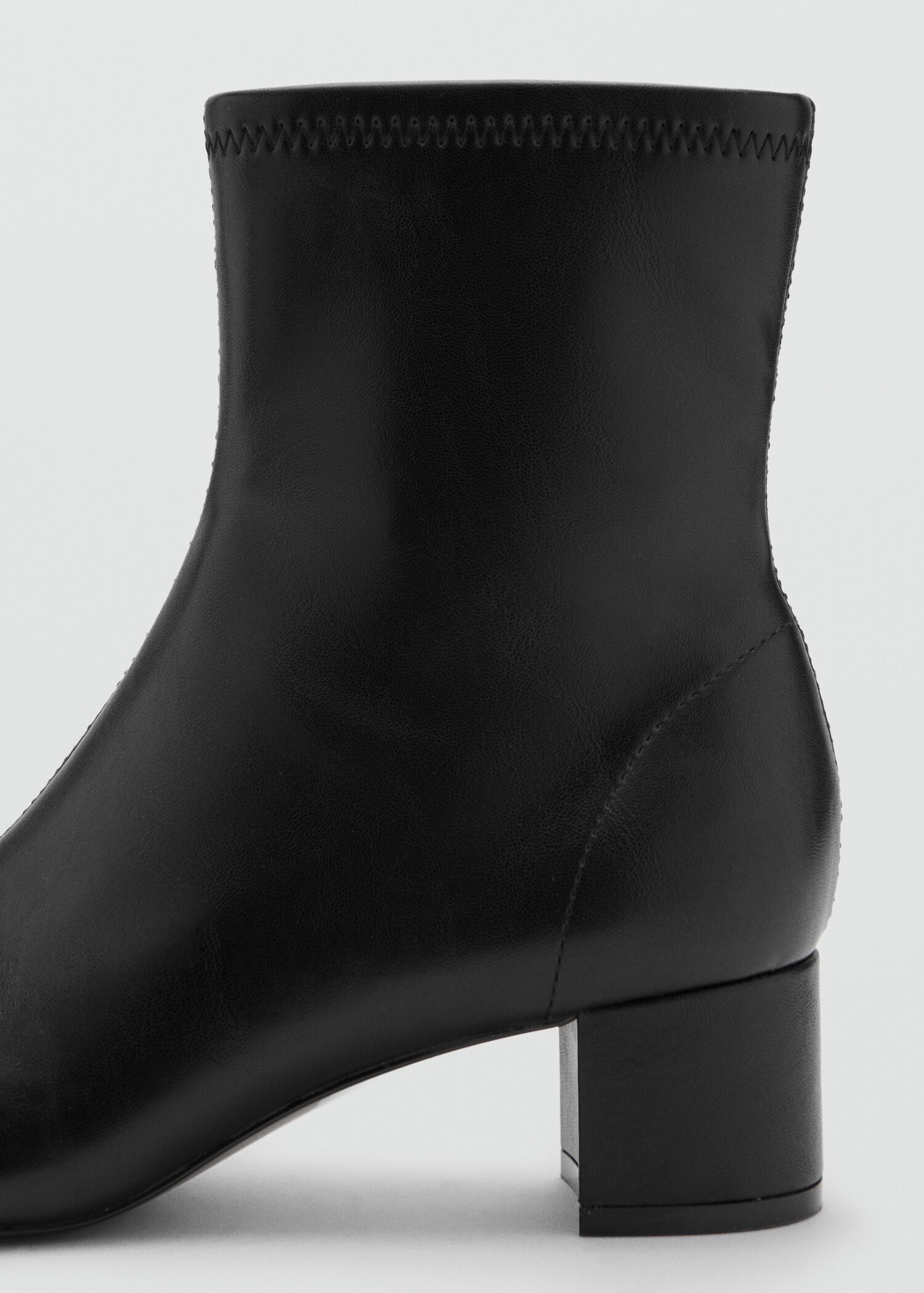 Round-toe block-heel ankle boots - Details of the article 1