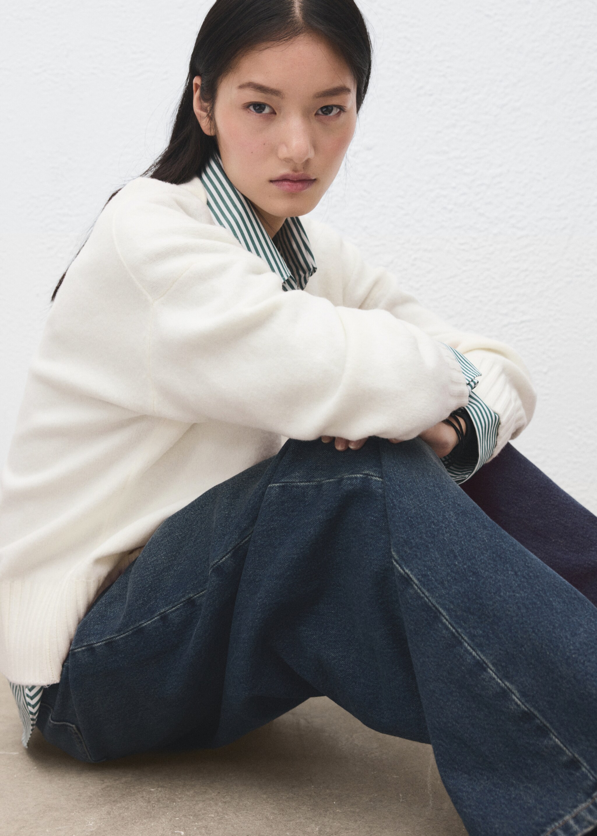 Cárdigan punto cuello pico - Detalle del artículo 2, Blanco. Ref: 27091303-00.