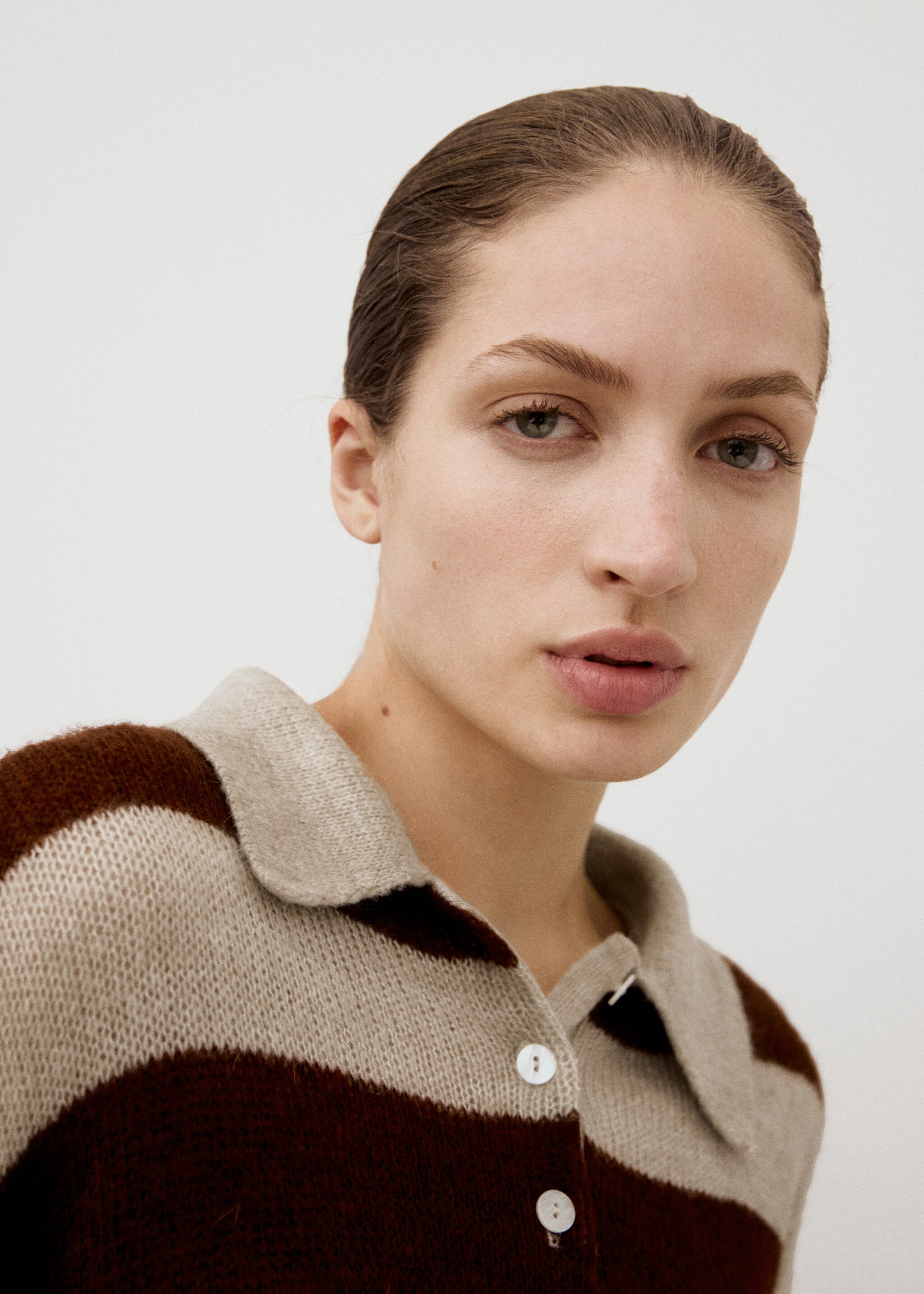 Camisola às riscas com gola de polo - Pormenor do artigo 1, Cinzento-claro. Ref: 27091306-00.