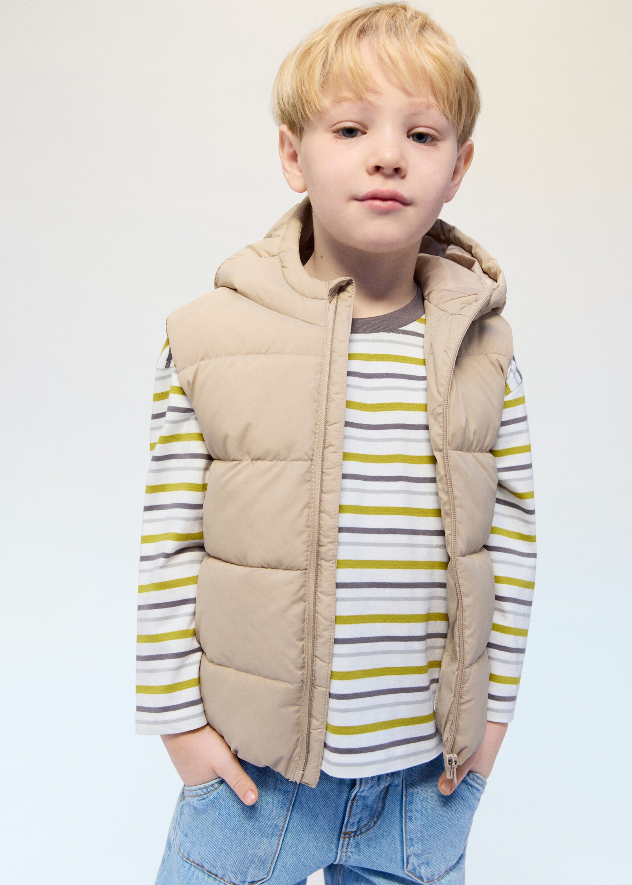 Quilted gilet with hood - Medium plane, Sand. Ref: 27091309-00.