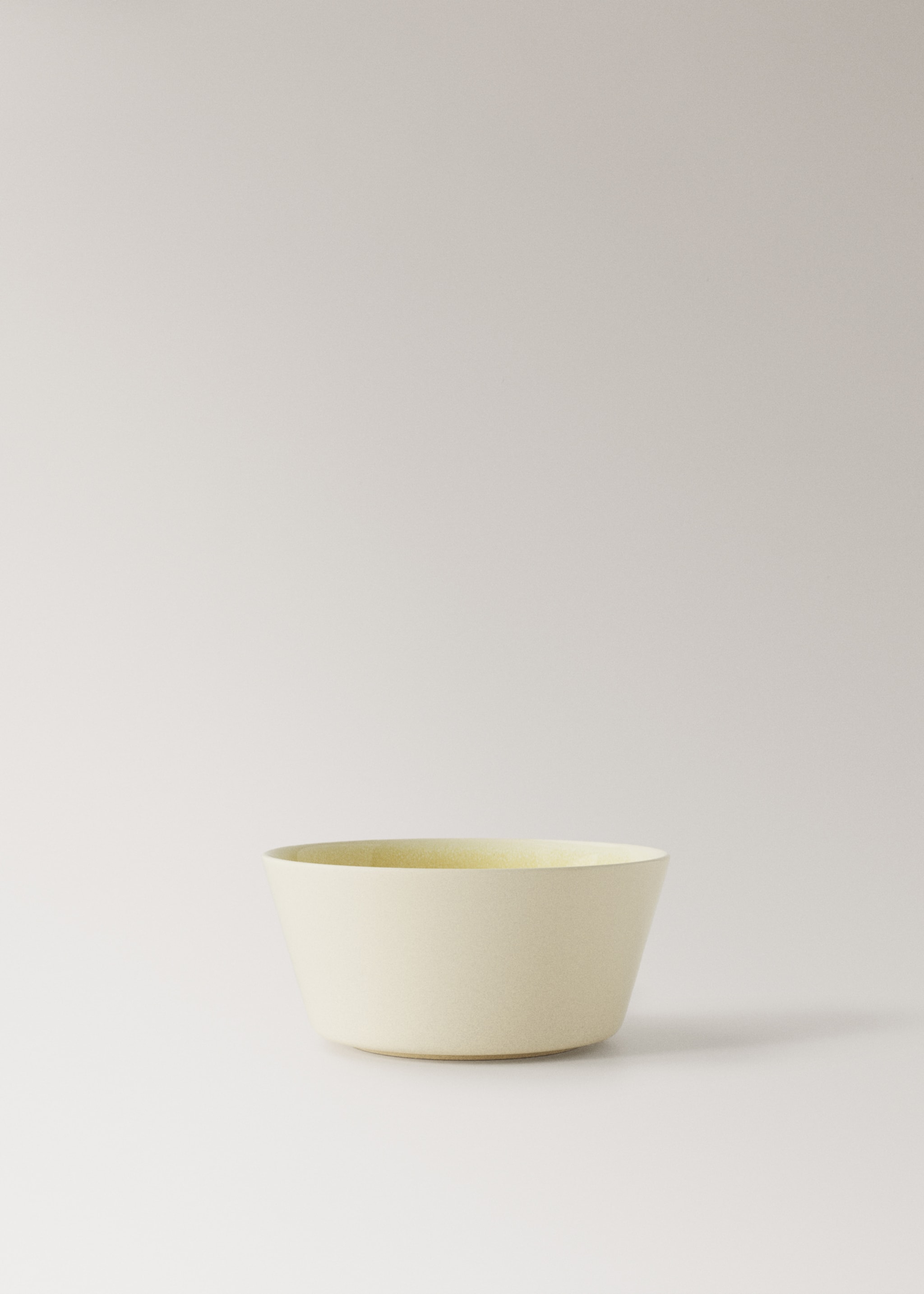 Gradient-colour stoneware bowl - Article without model, Ochre. Ref: 27091312-00.