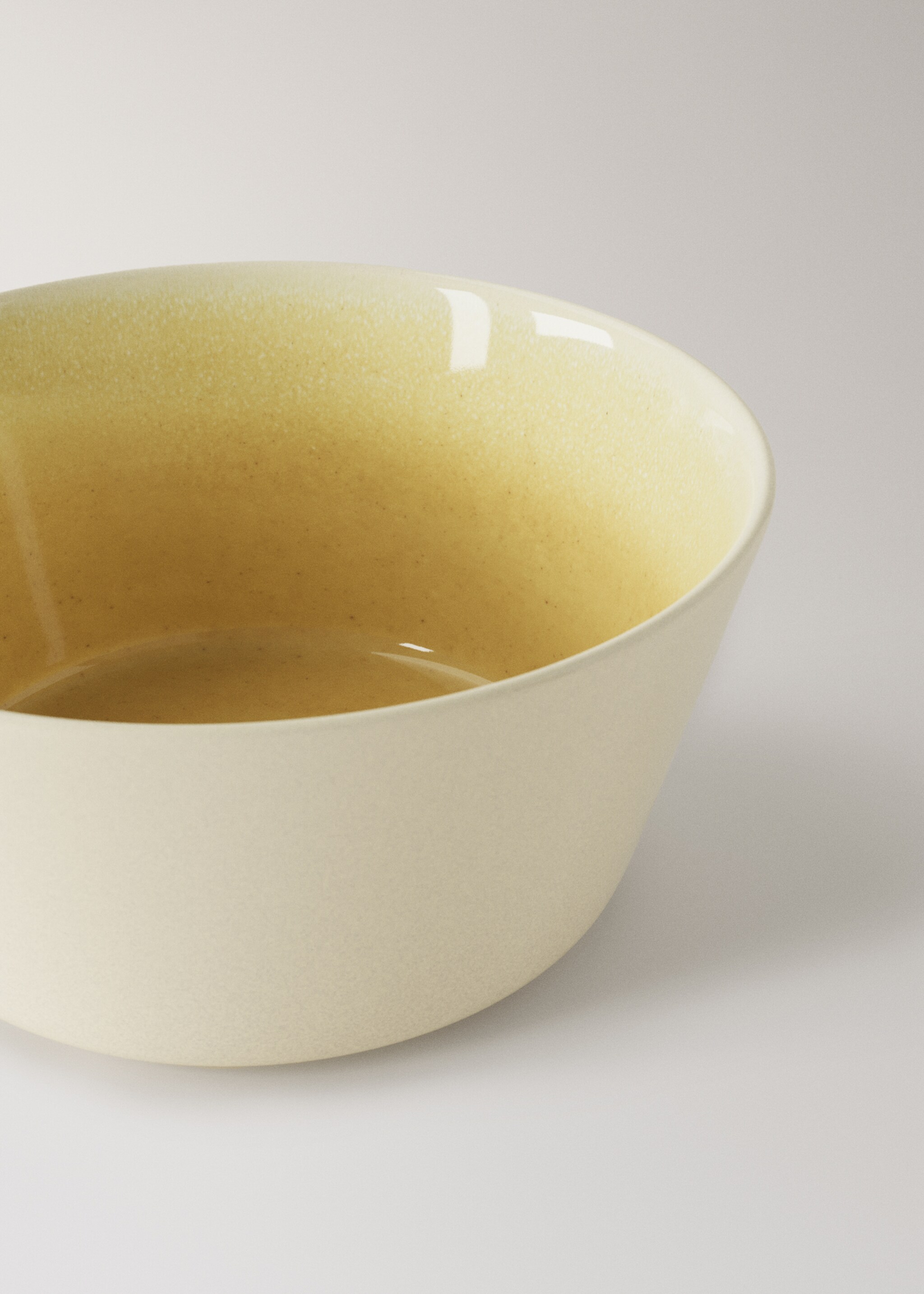 Gradient-colour stoneware bowl - Details of the article 1, Ochre. Ref: 27091312-00.