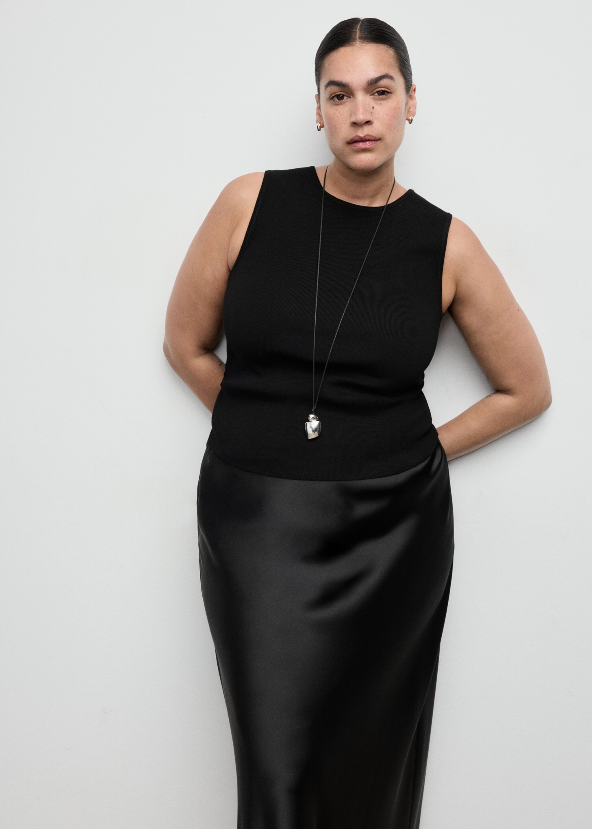 Satin long skirt - Details of the article 5, Black. Ref: 27091326-00.