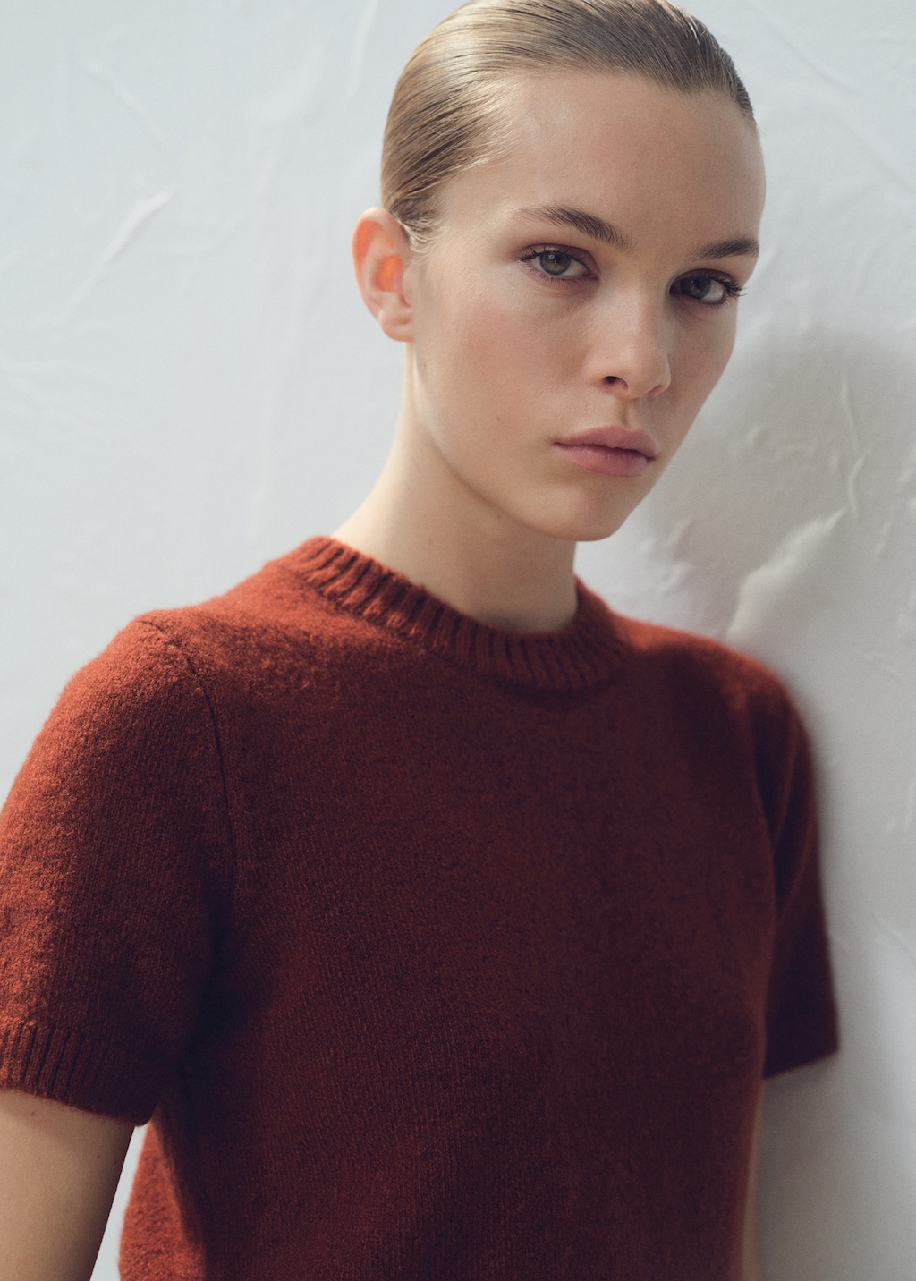 Short-sleeved knitted sweater